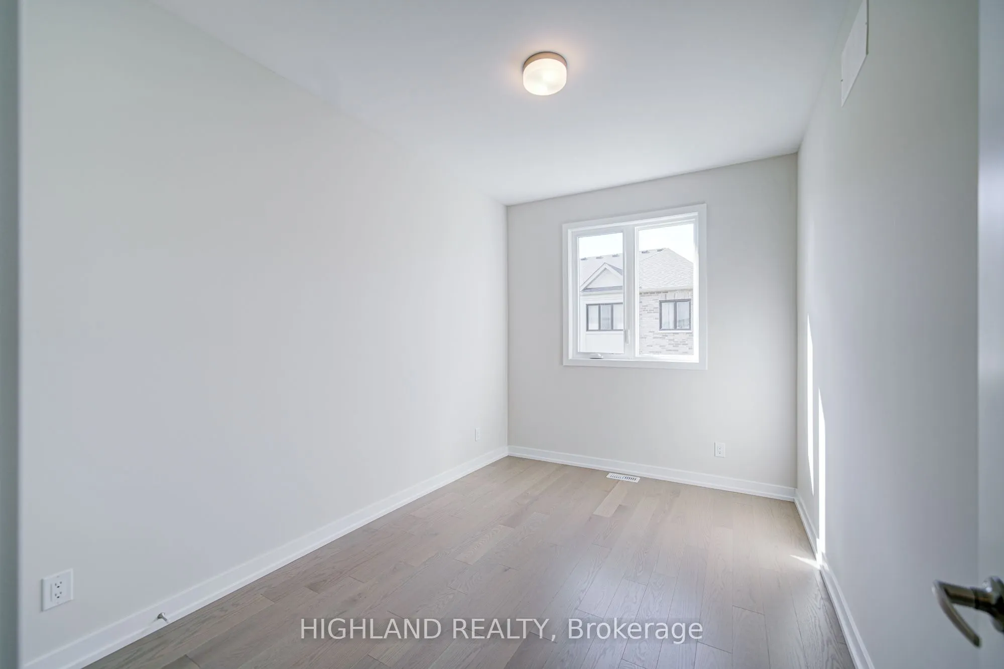 1179 Dartmouth Crescent