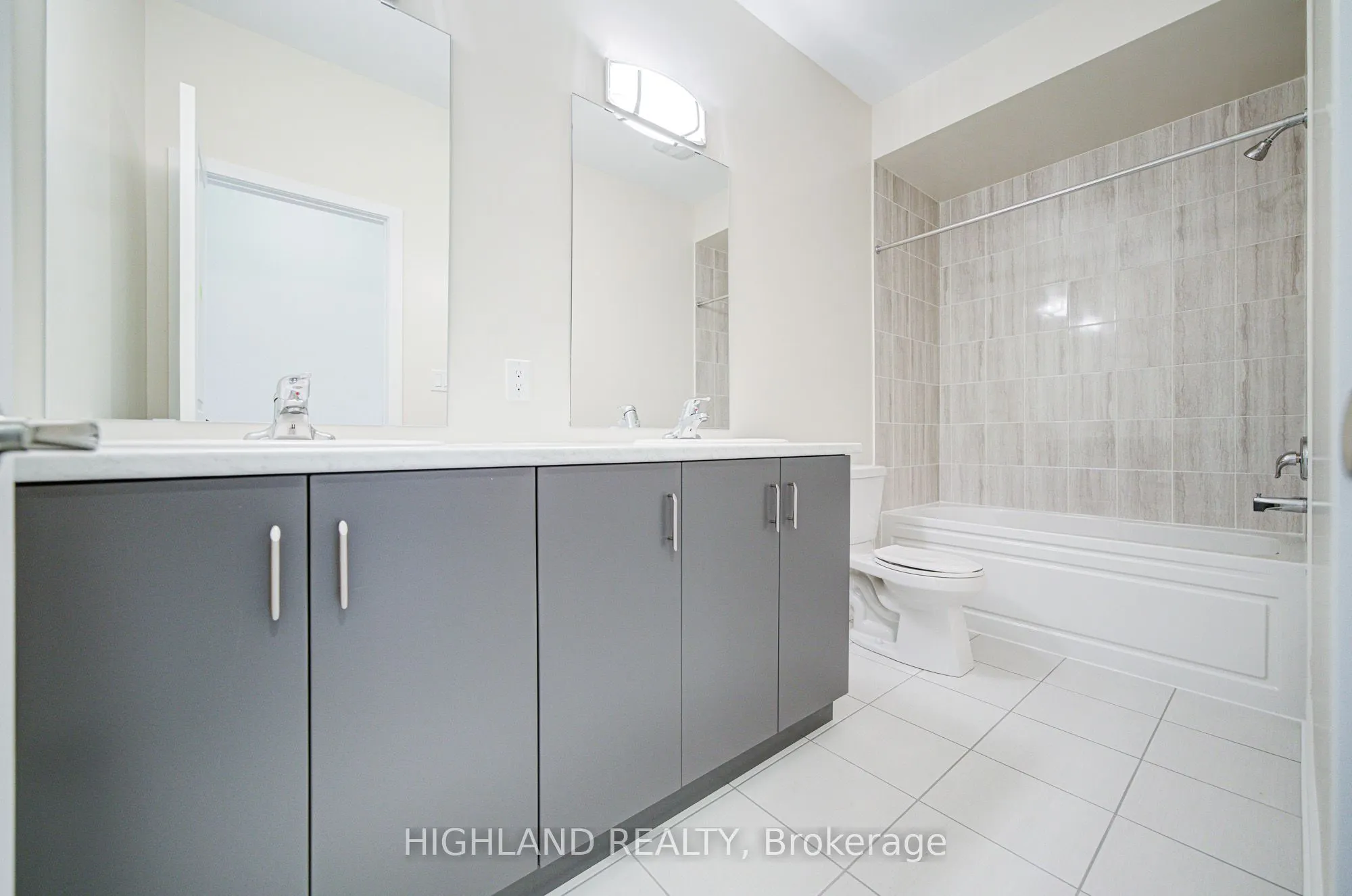 1179 Dartmouth Crescent