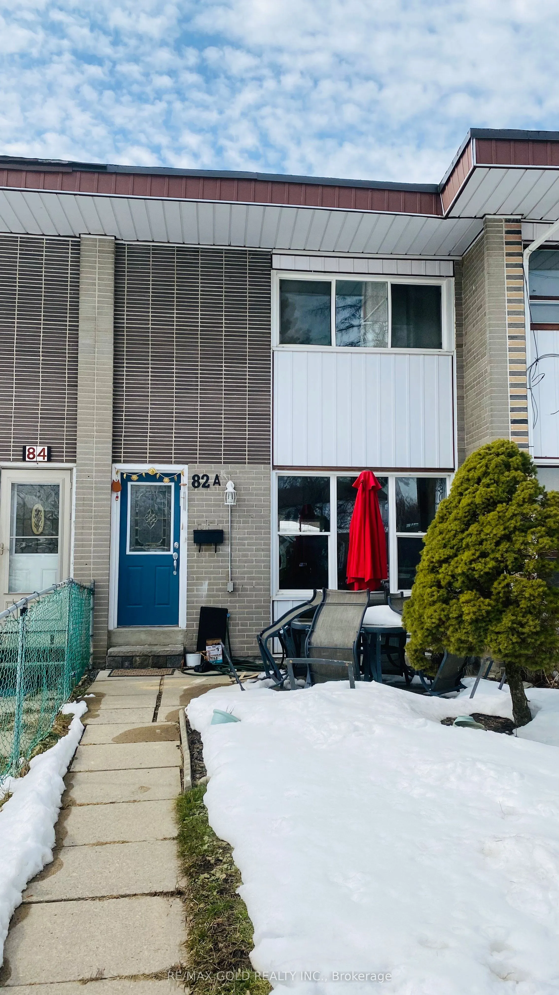 82 A Corby Crescent