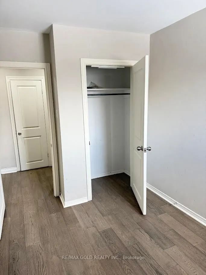 82 A Corby Crescent