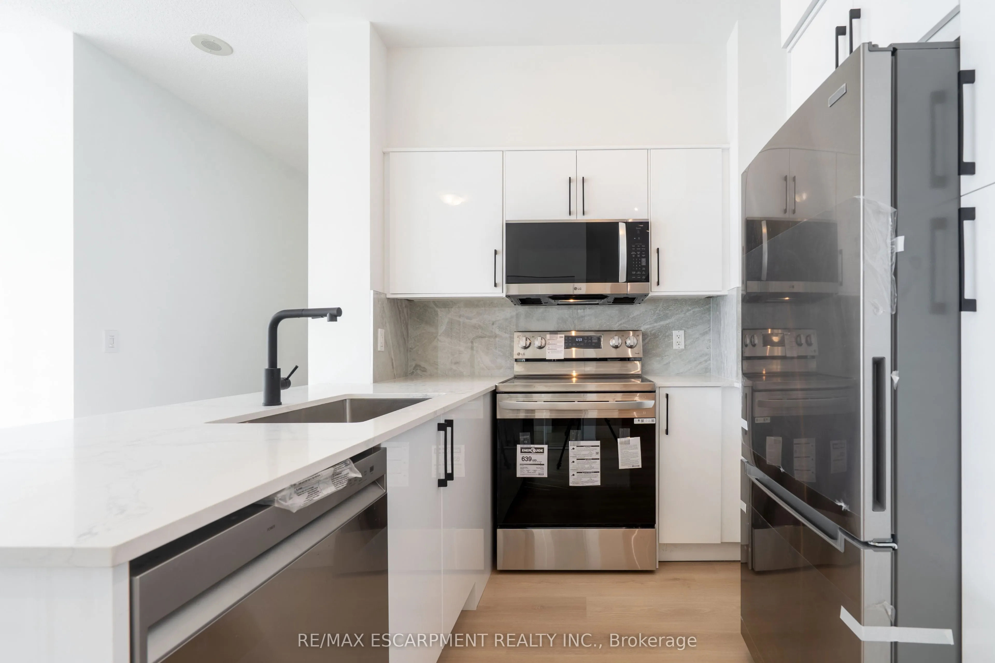 2230 Lake shore Boulevard W, #303
