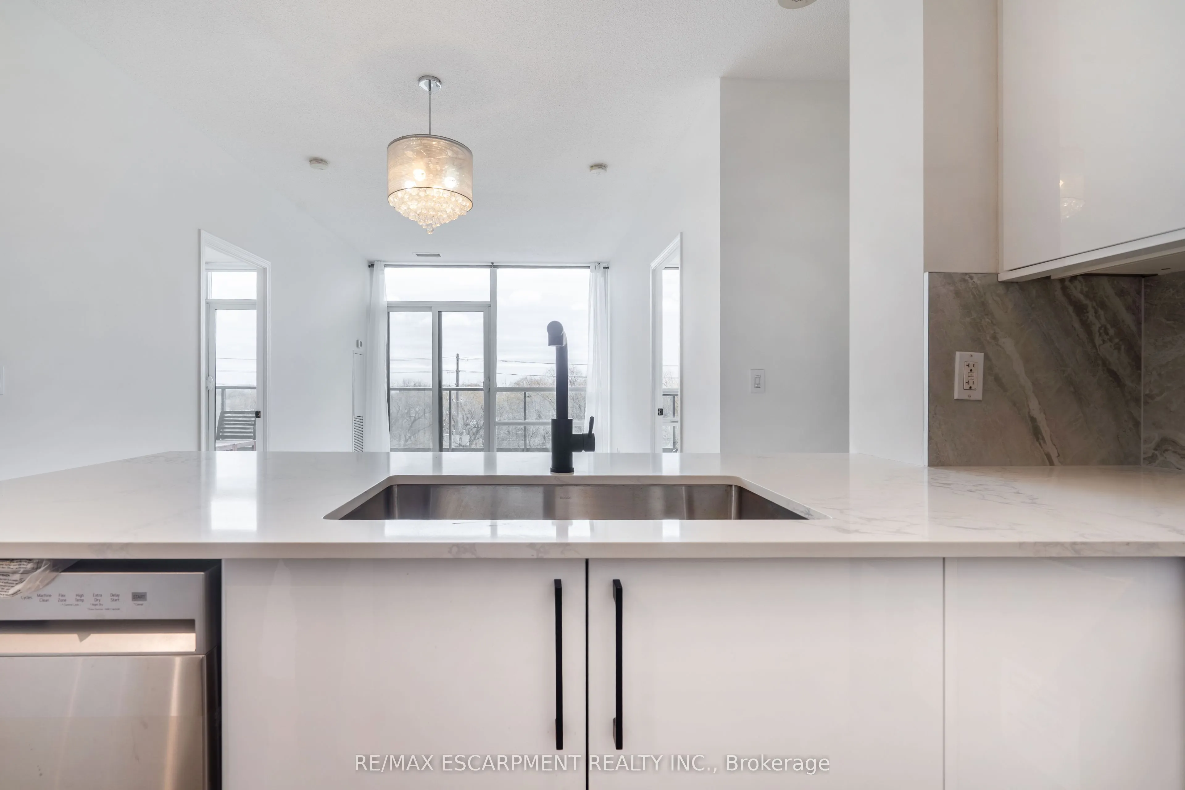 2230 Lake shore Boulevard W, #303