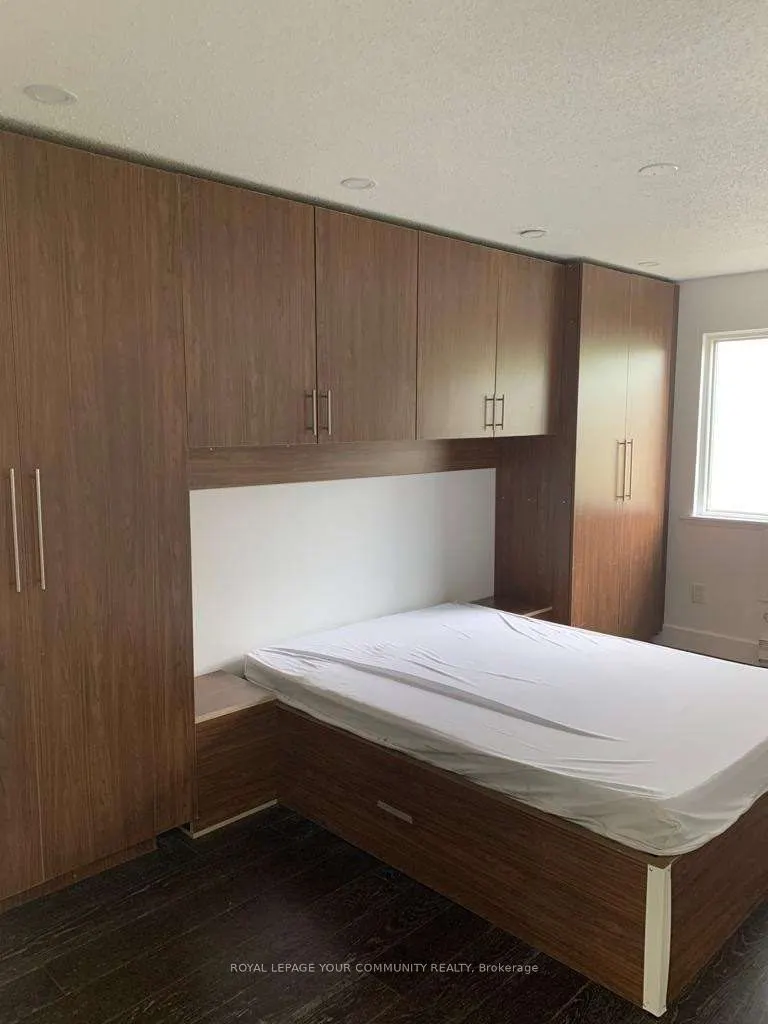 1450 Glen Abbey Gate, #1011