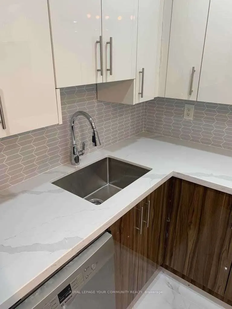 1450 Glen Abbey Gate, #1011