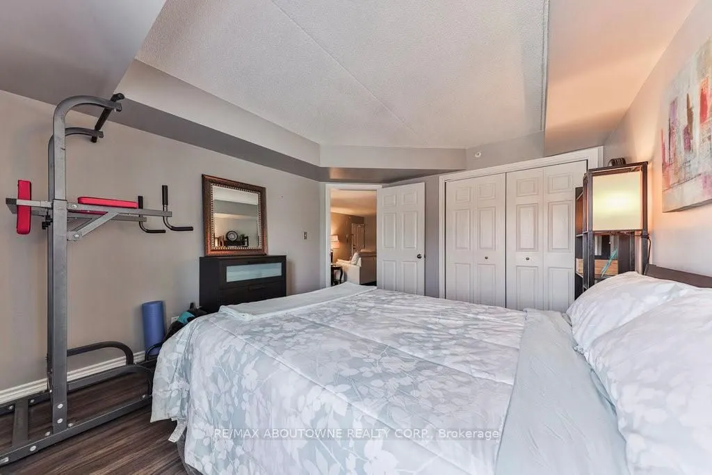 1421 Walkers Line, #207