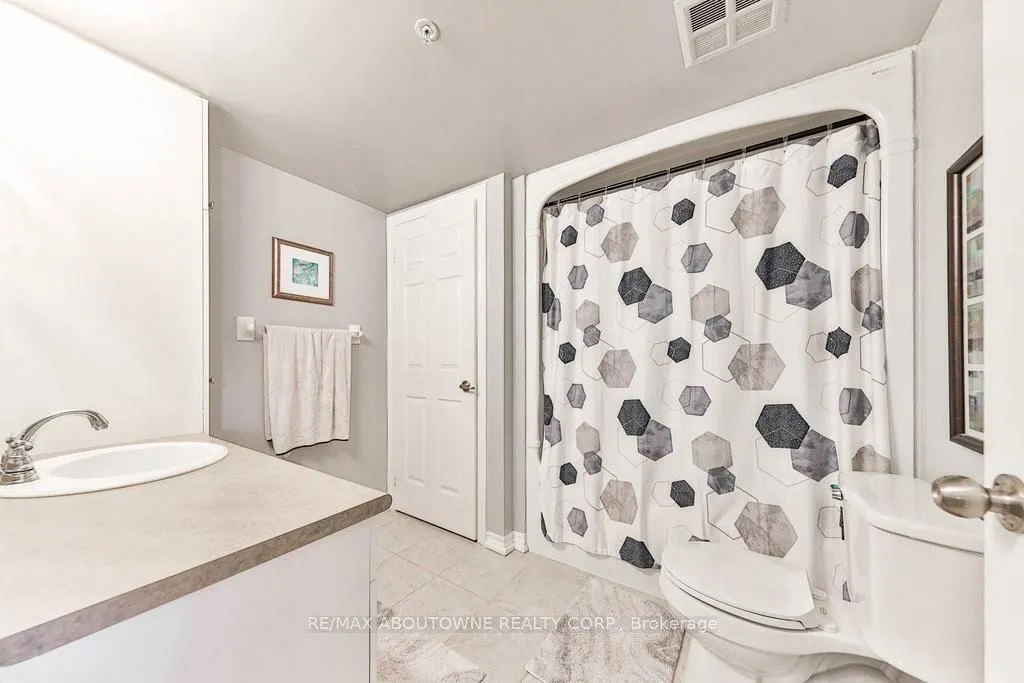 1421 Walkers Line, #207