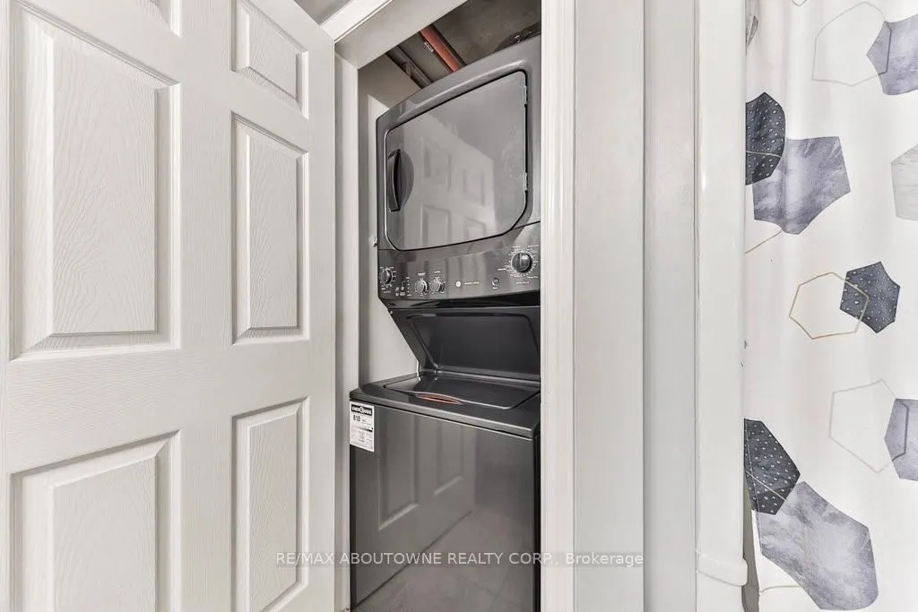 1421 Walkers Line, #207