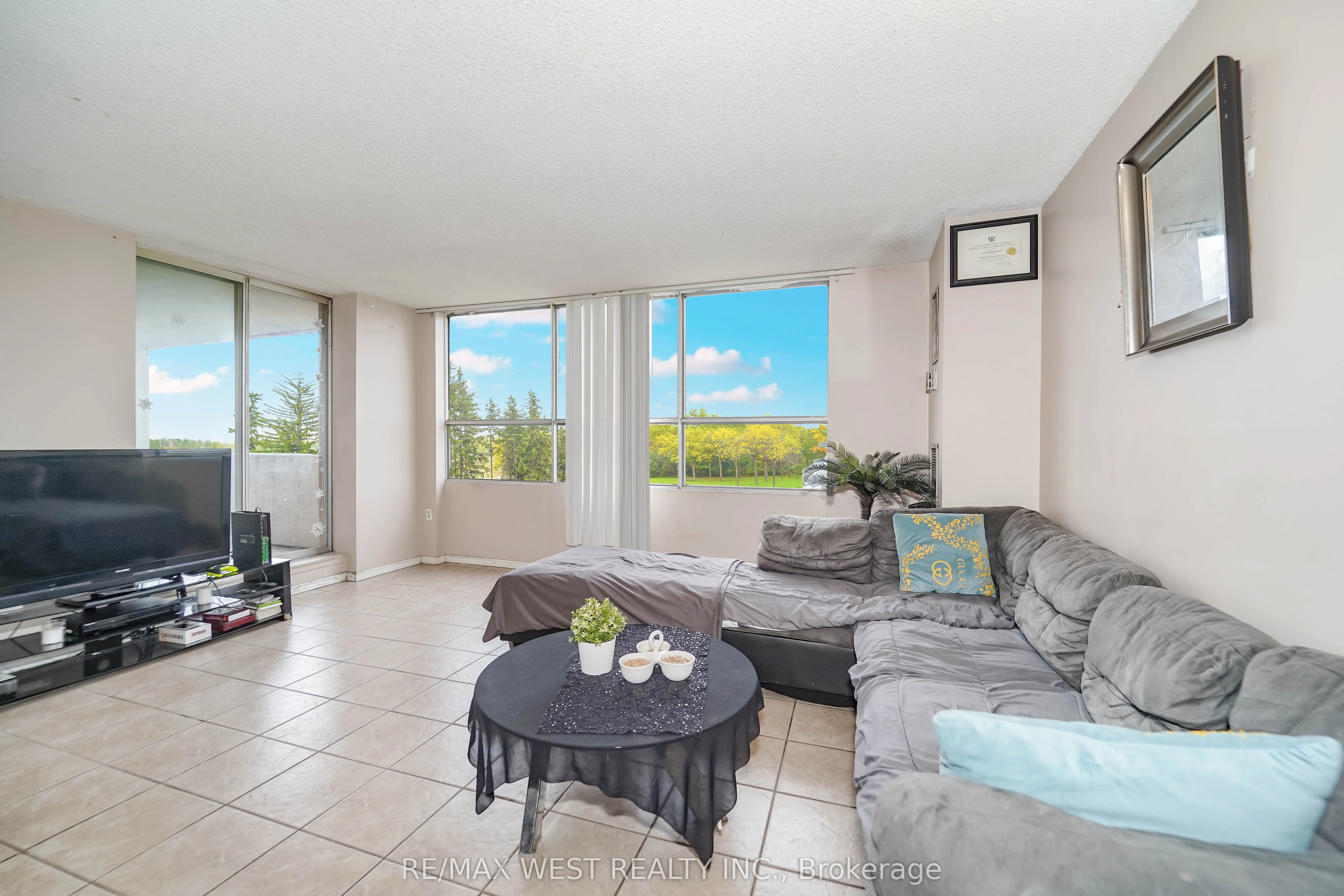 40 Panorama Court, #408