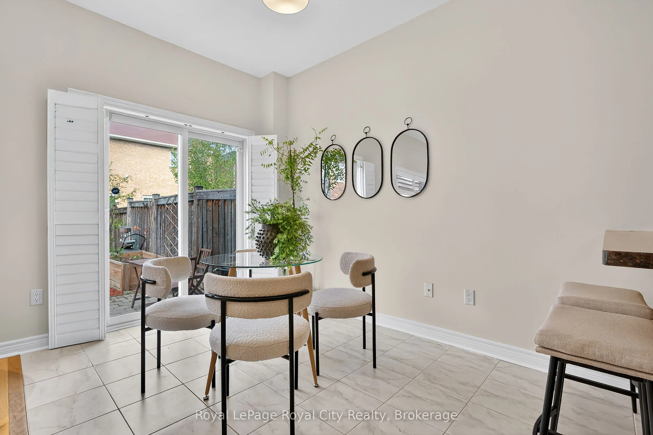 275 Comiskey Crescent