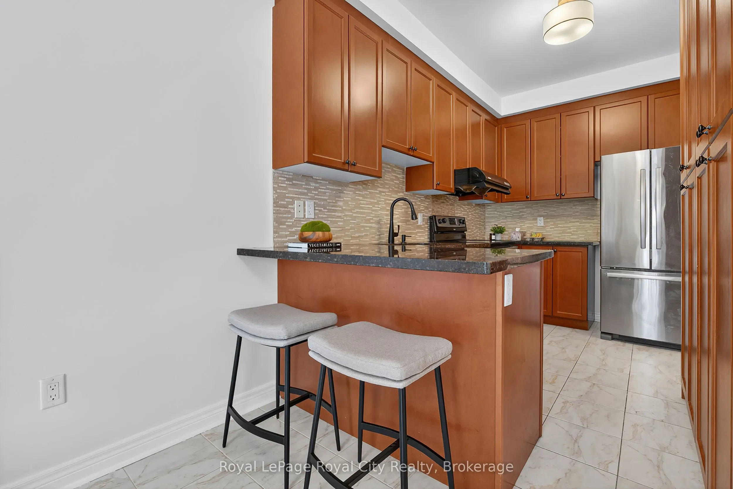 275 Comiskey Crescent