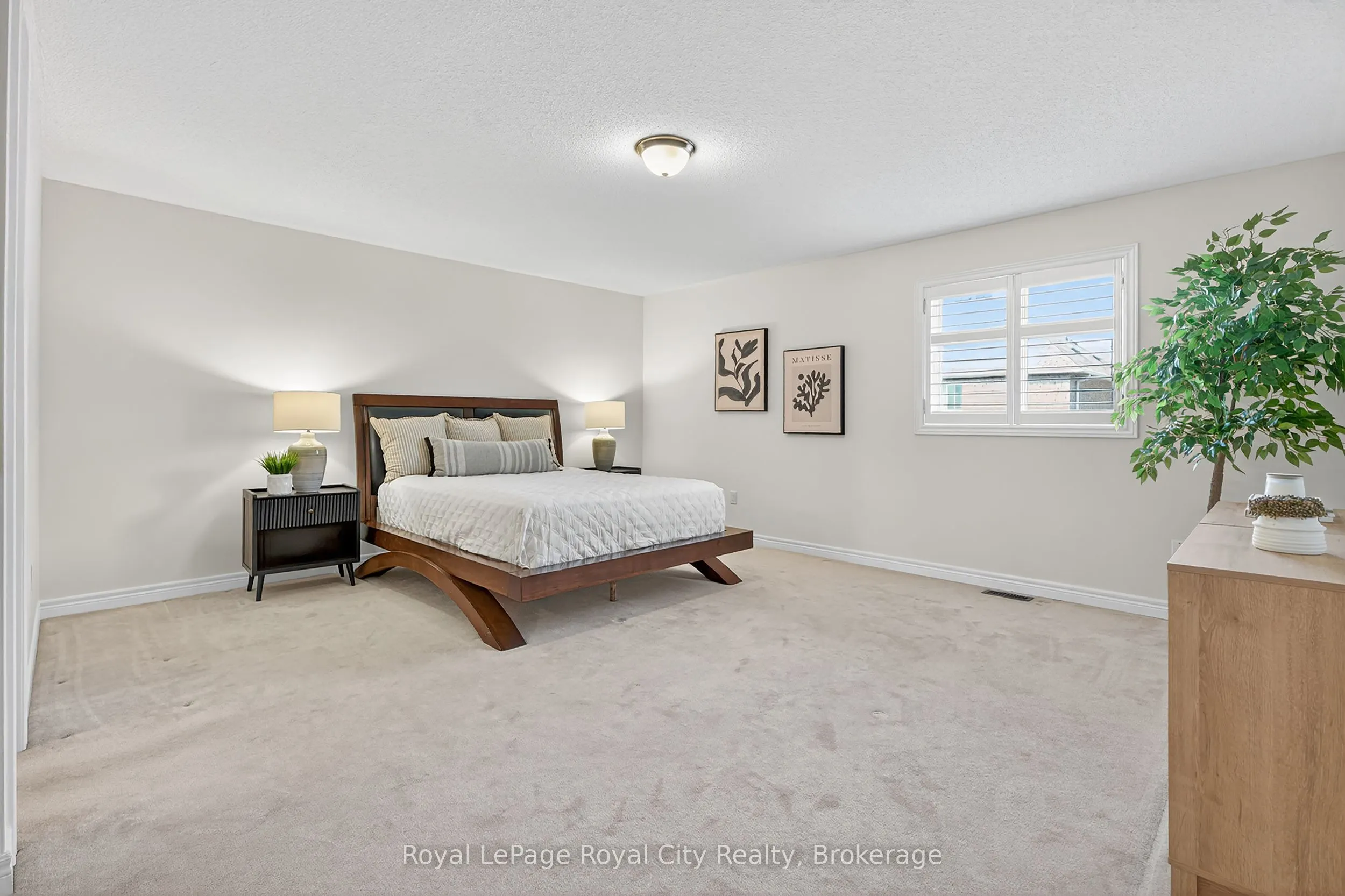 275 Comiskey Crescent