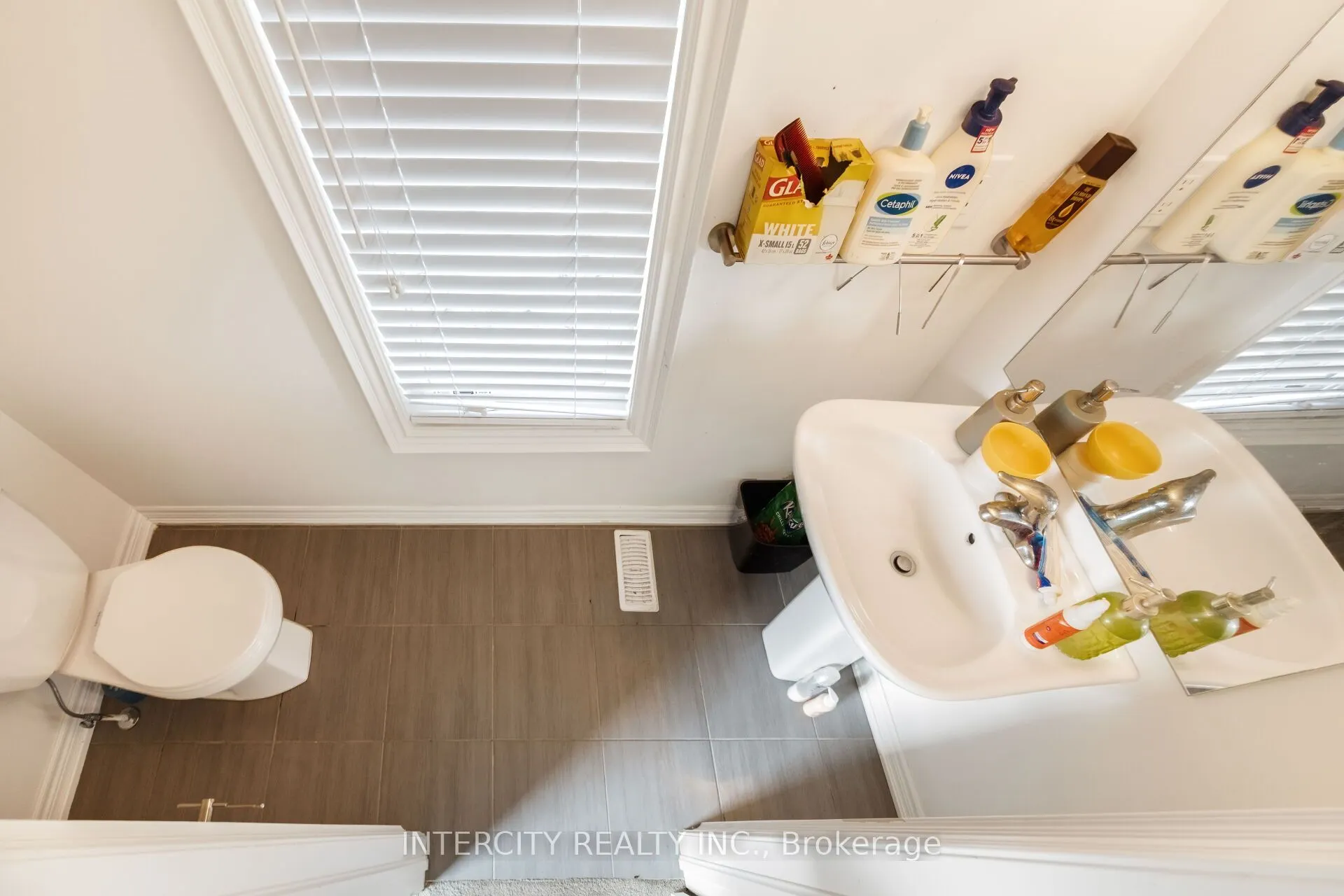 2 Queenpost Drive