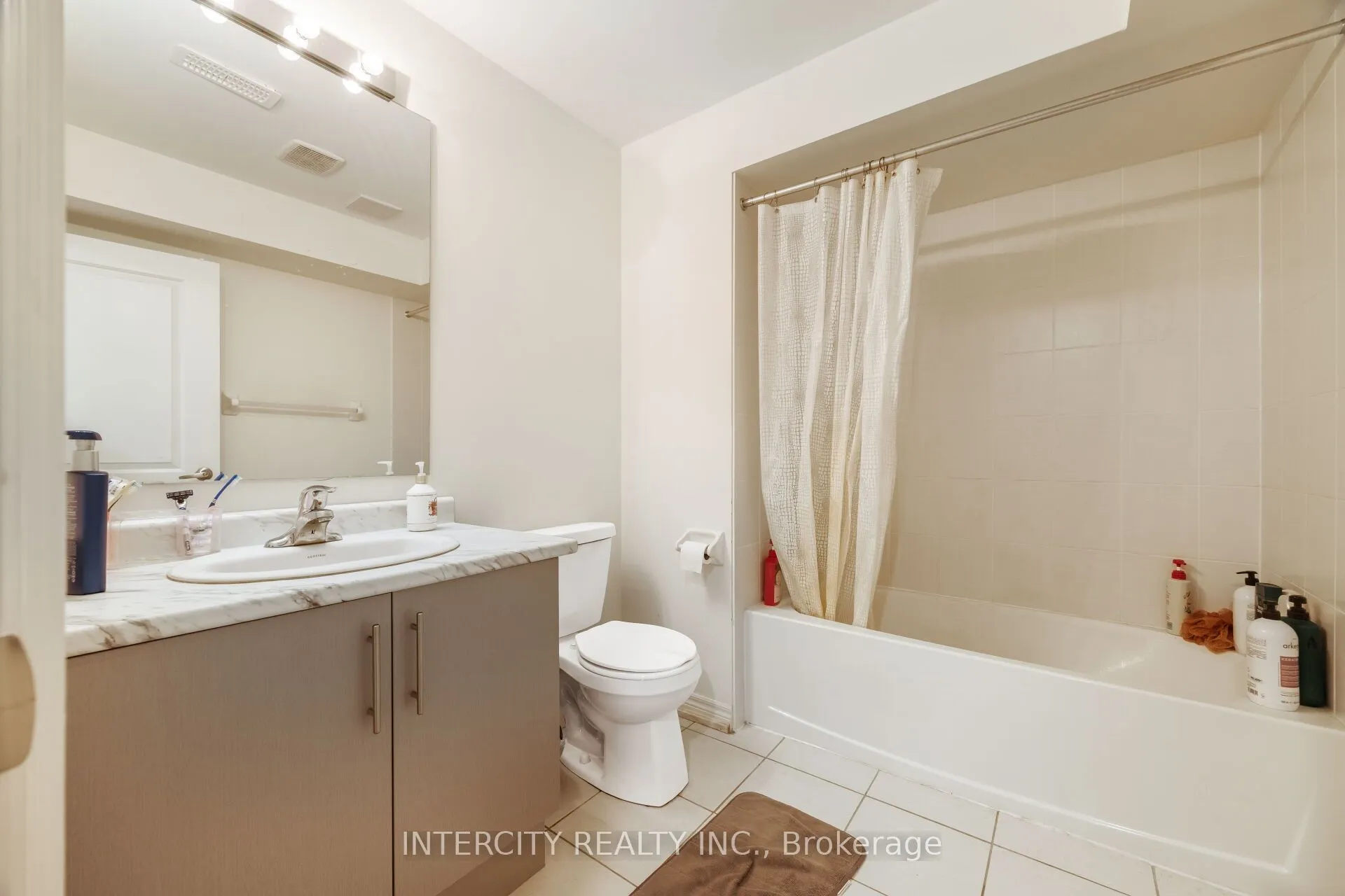 2 Queenpost Drive