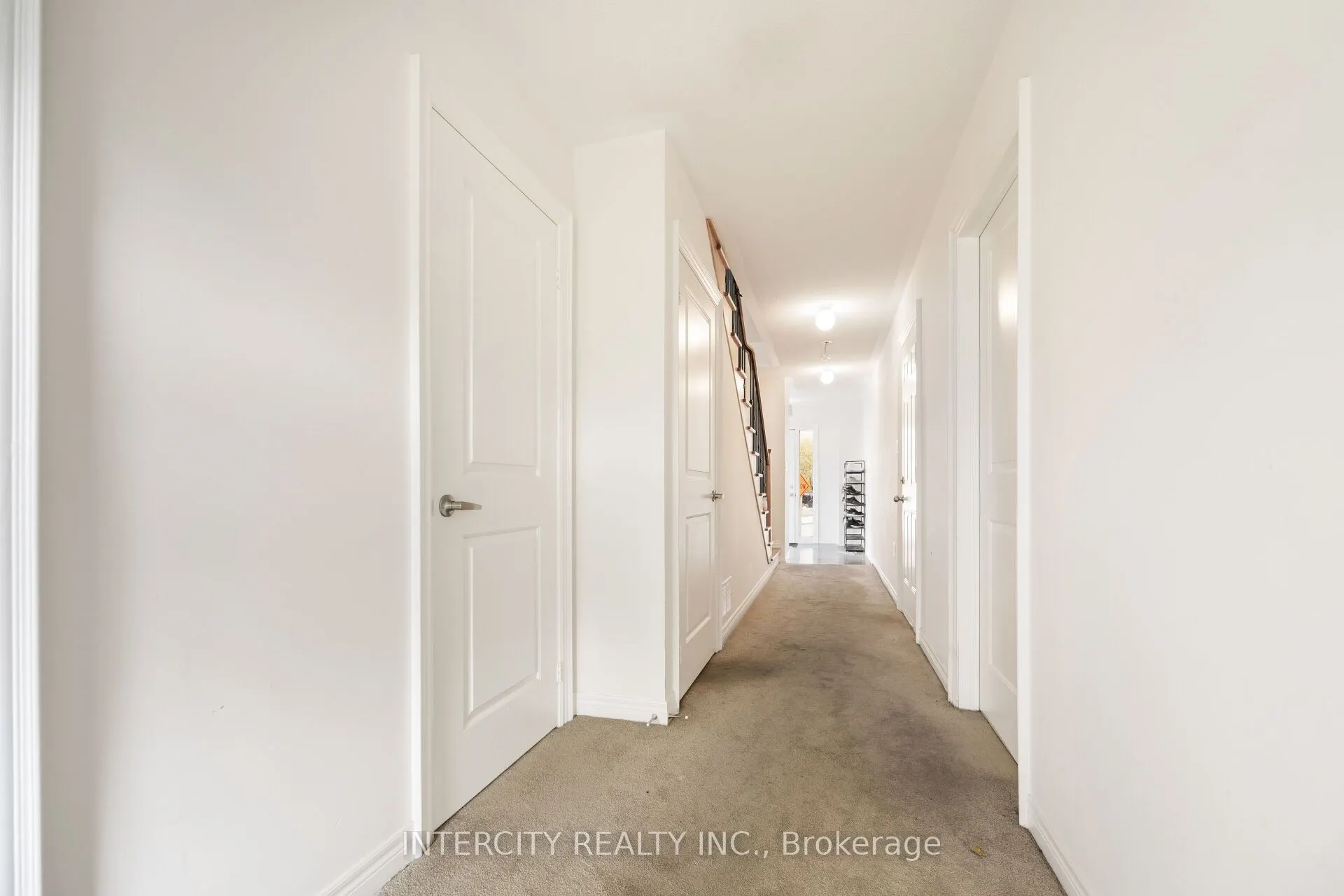 2 Queenpost Drive