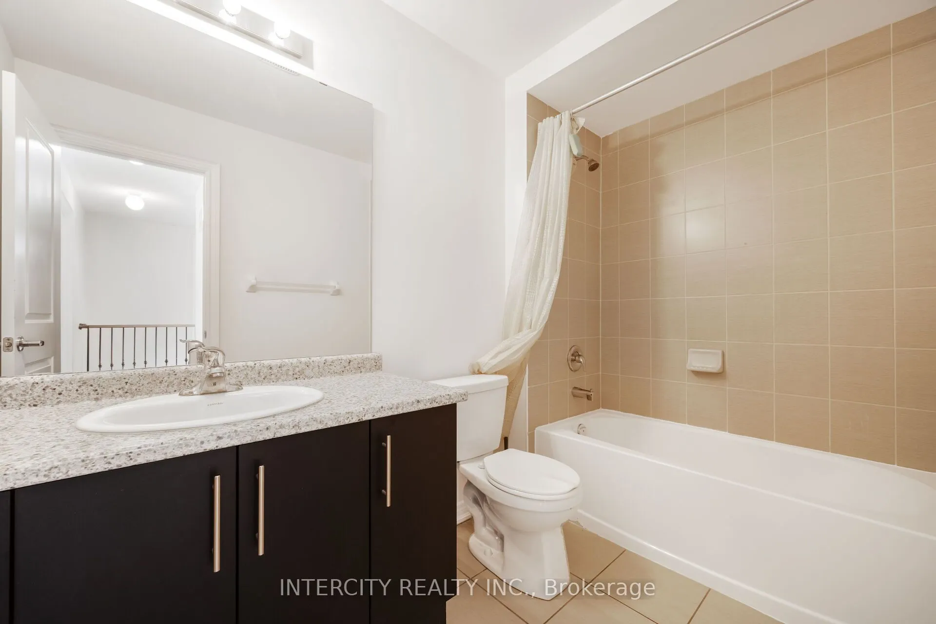 2 Queenpost Drive