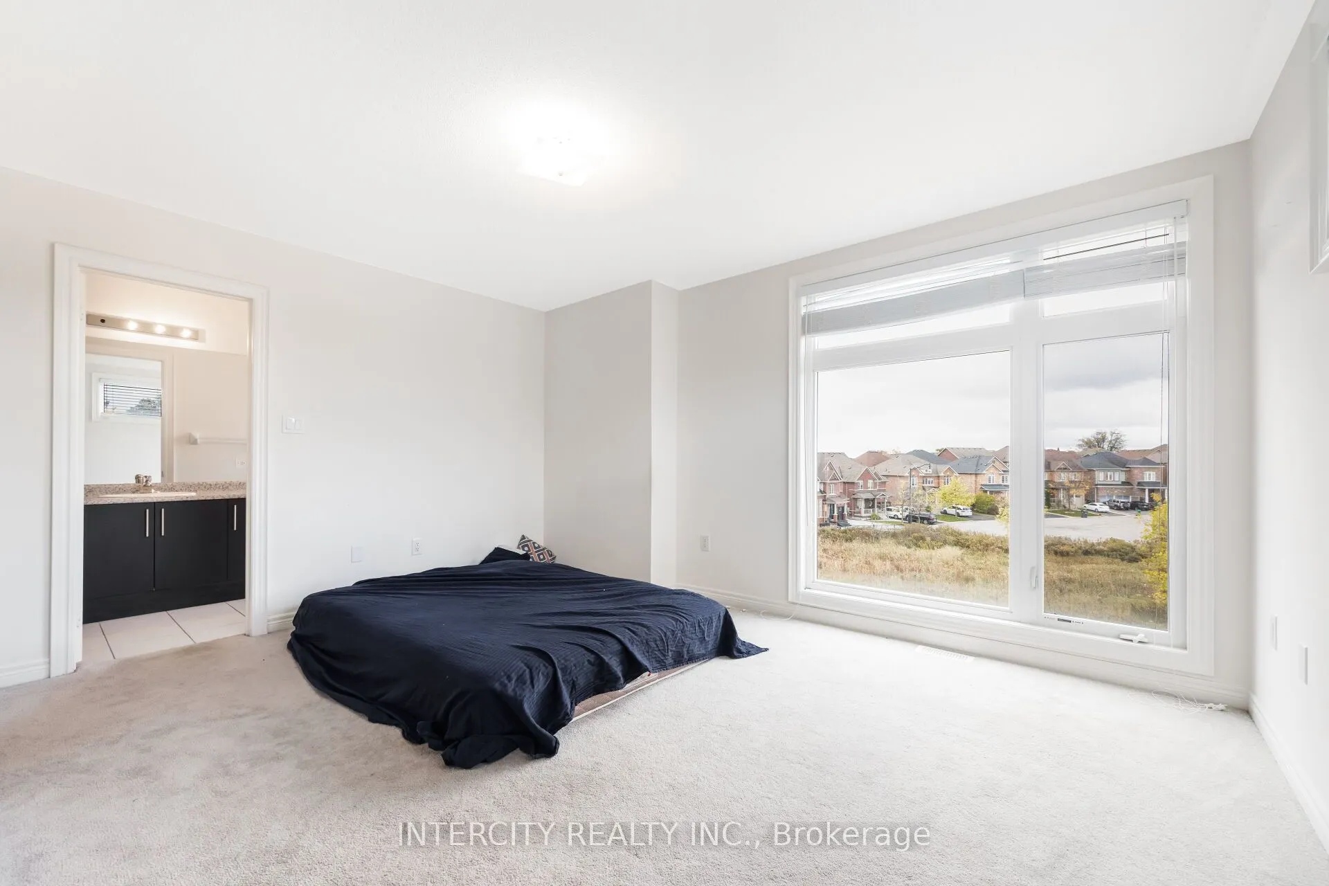 2 Queenpost Drive
