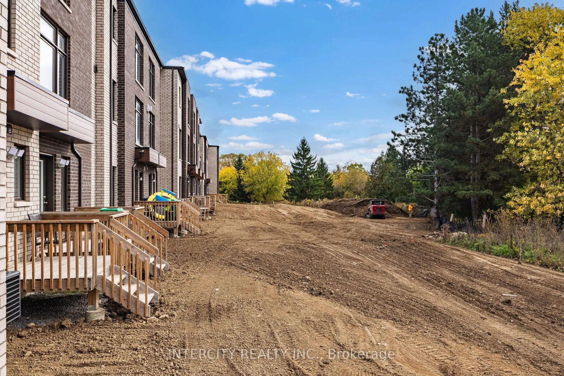 2 Queenpost Drive