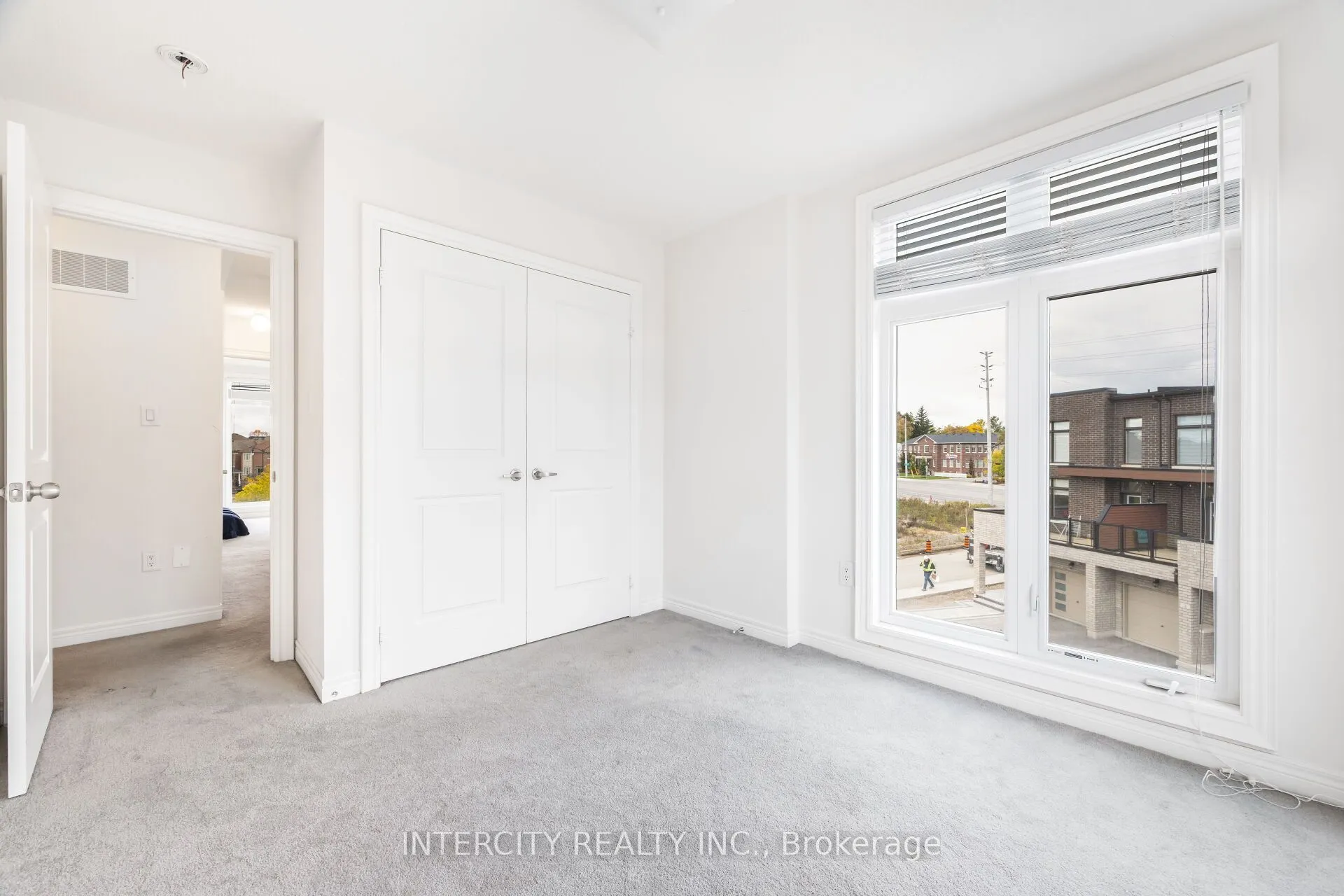 2 Queenpost Drive