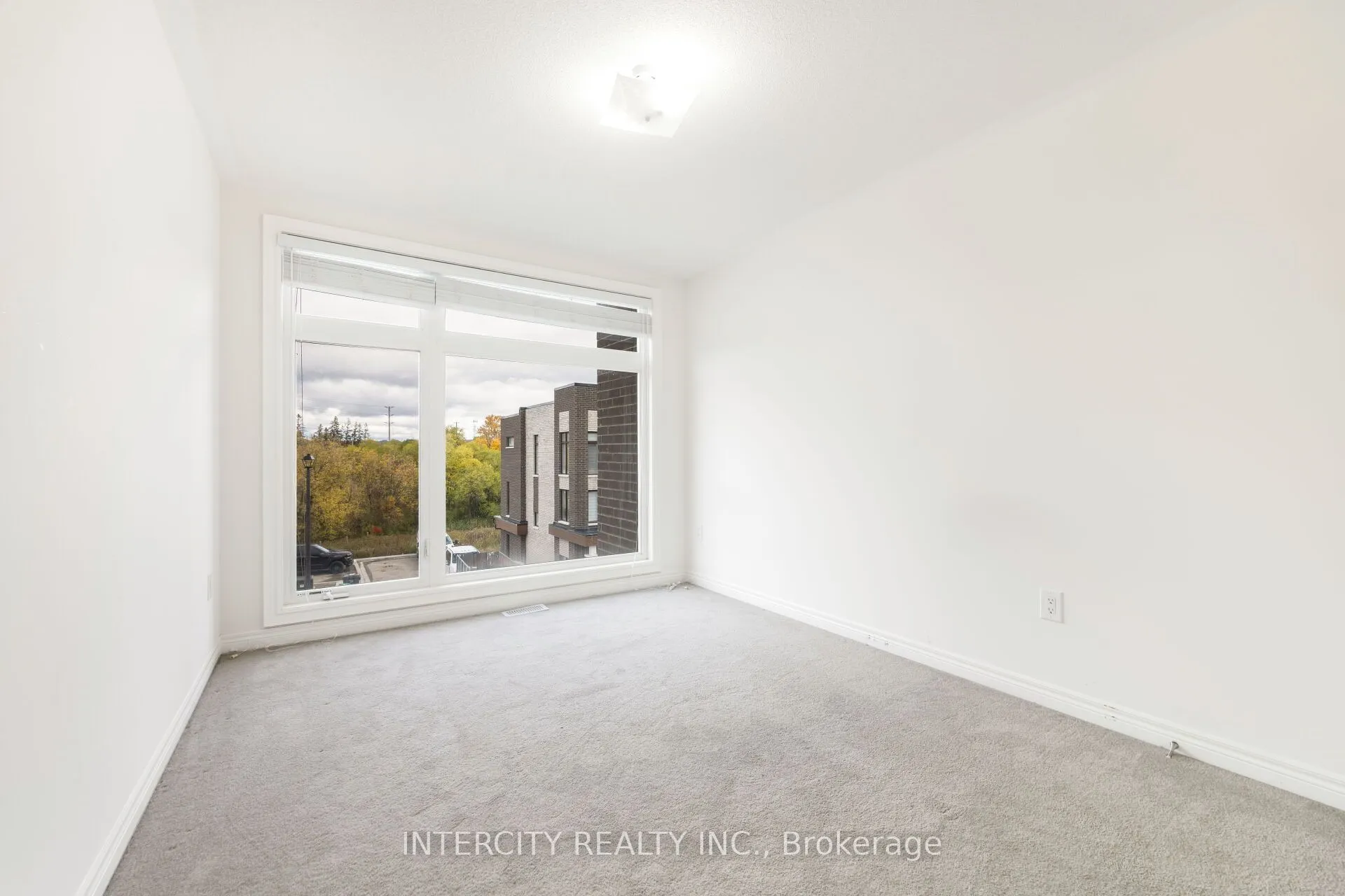 2 Queenpost Drive