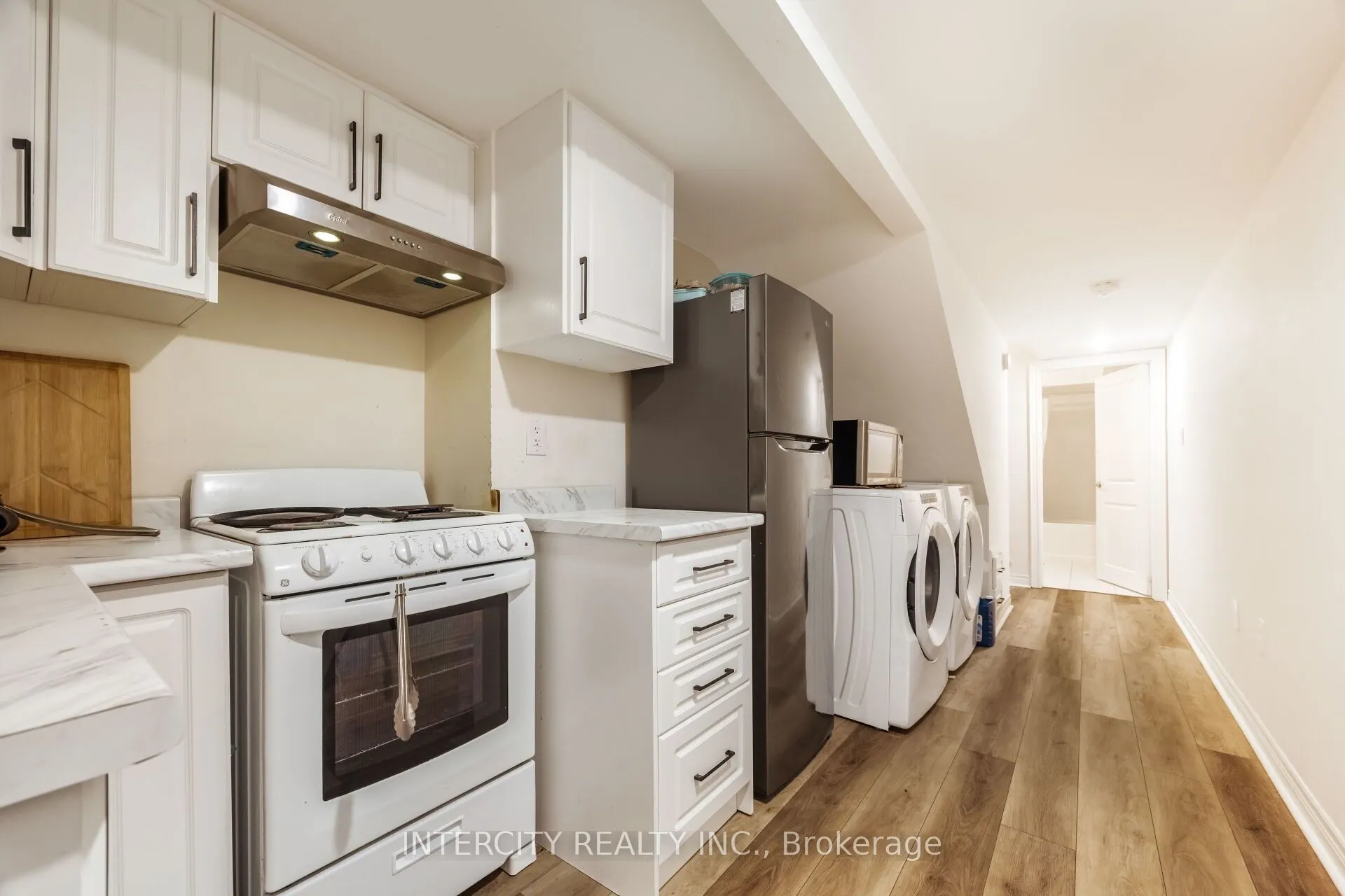 2 Queenpost Drive