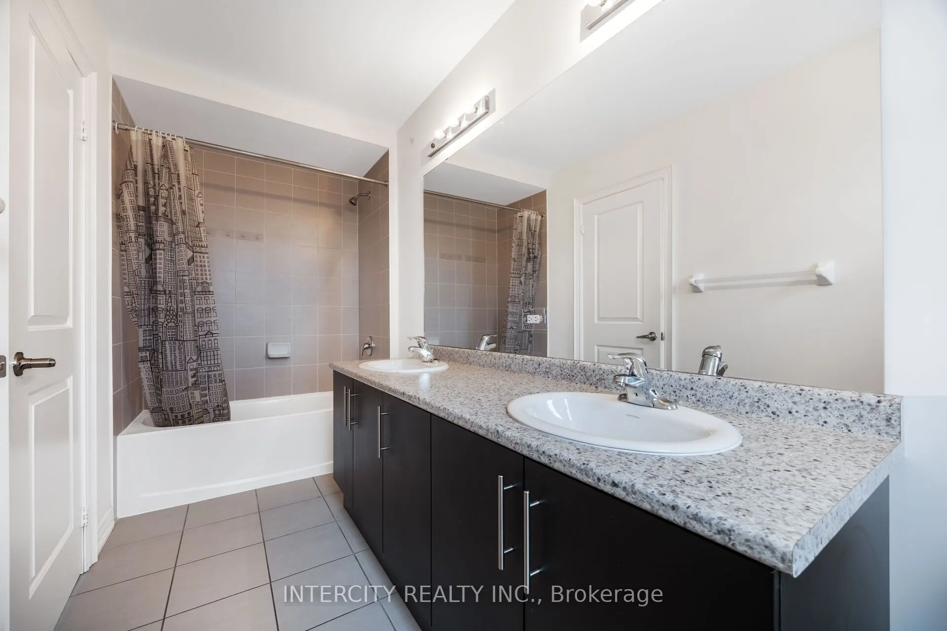 2 Queenpost Drive