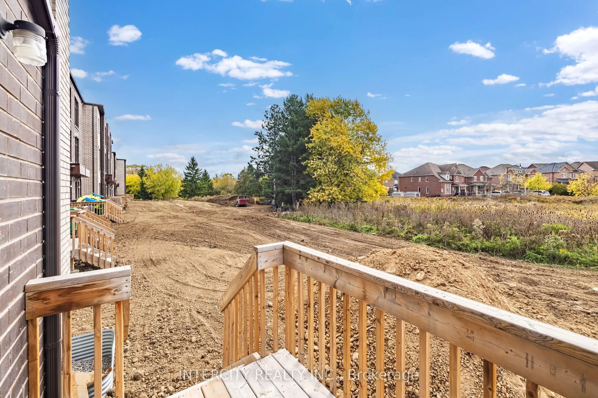 2 Queenpost Drive