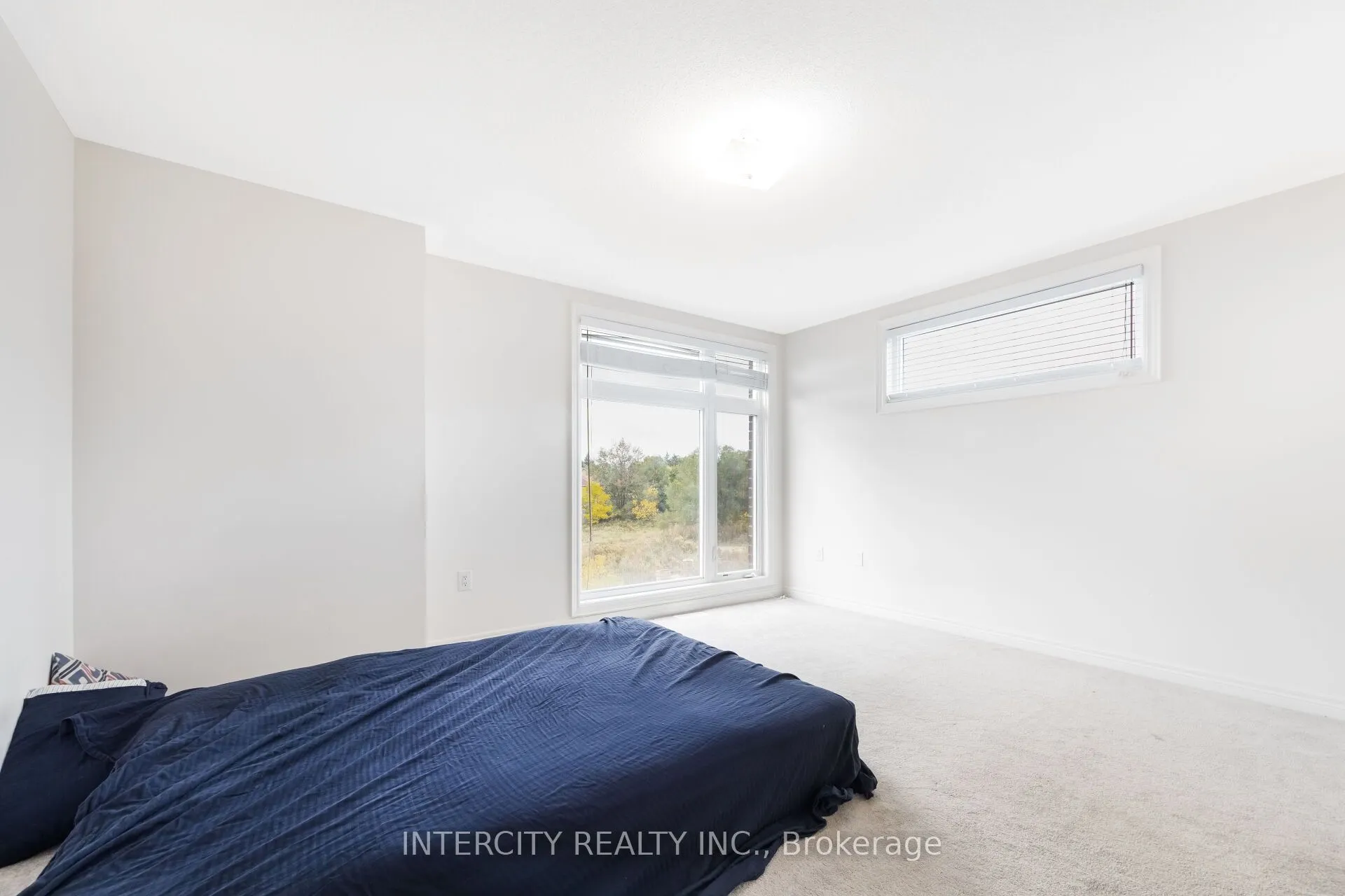 2 Queenpost Drive