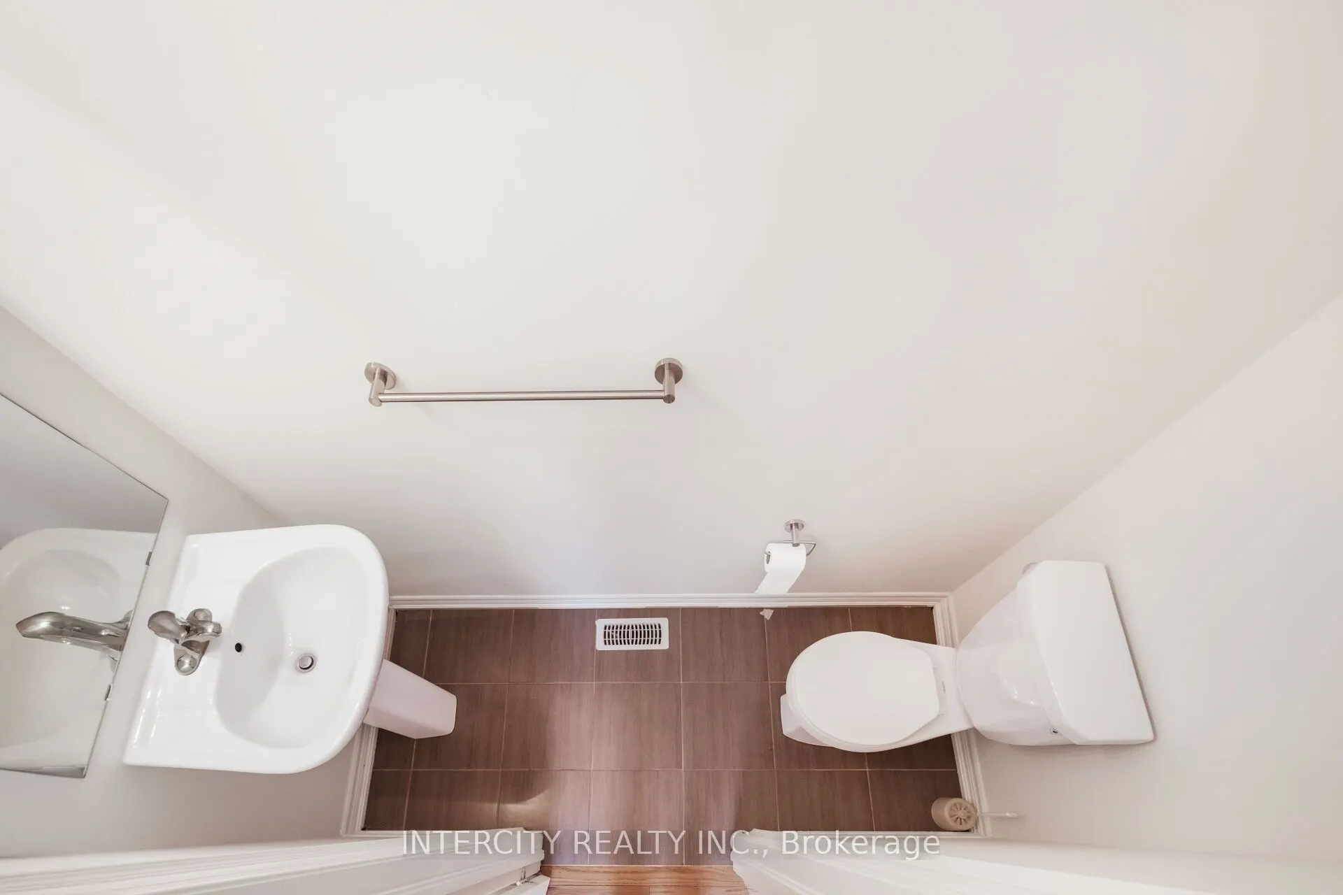 2 Queenpost Drive