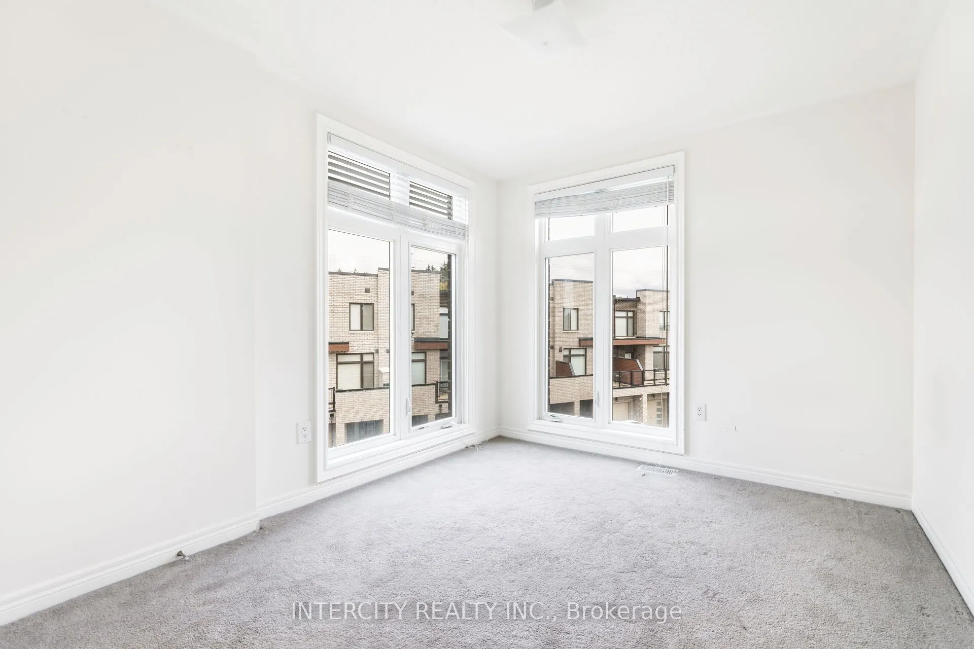 2 Queenpost Drive