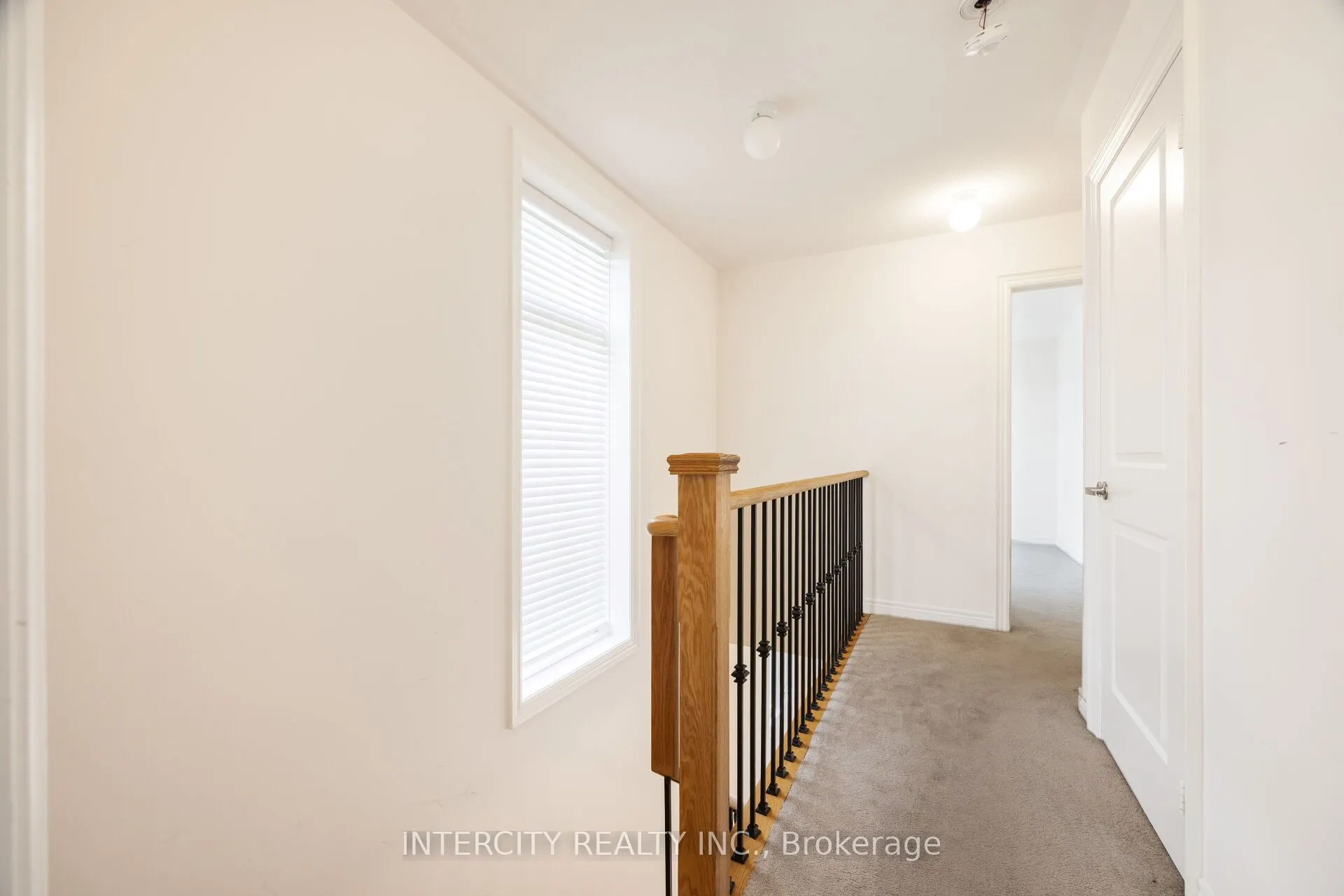 2 Queenpost Drive