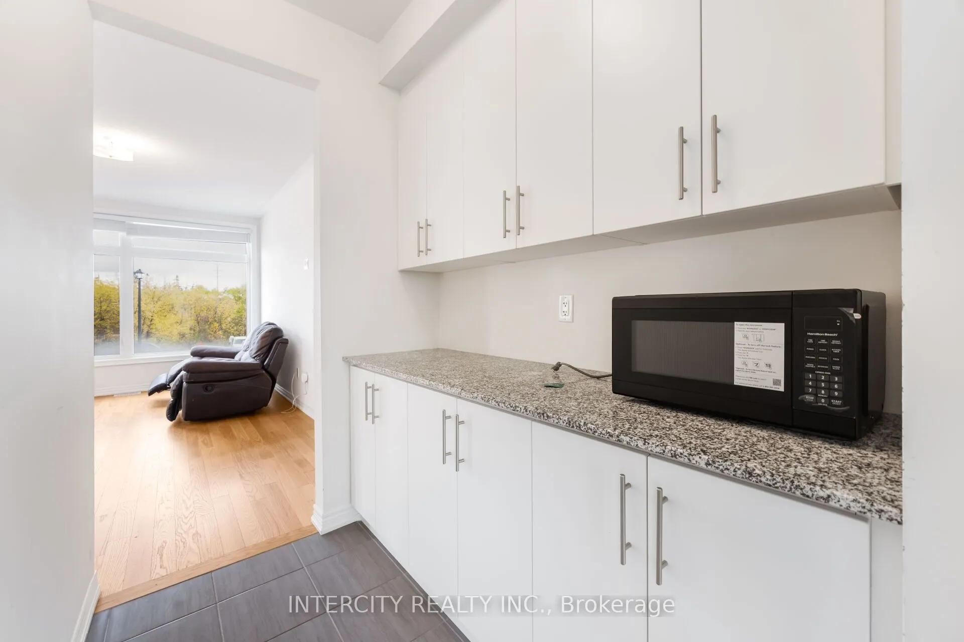 2 Queenpost Drive