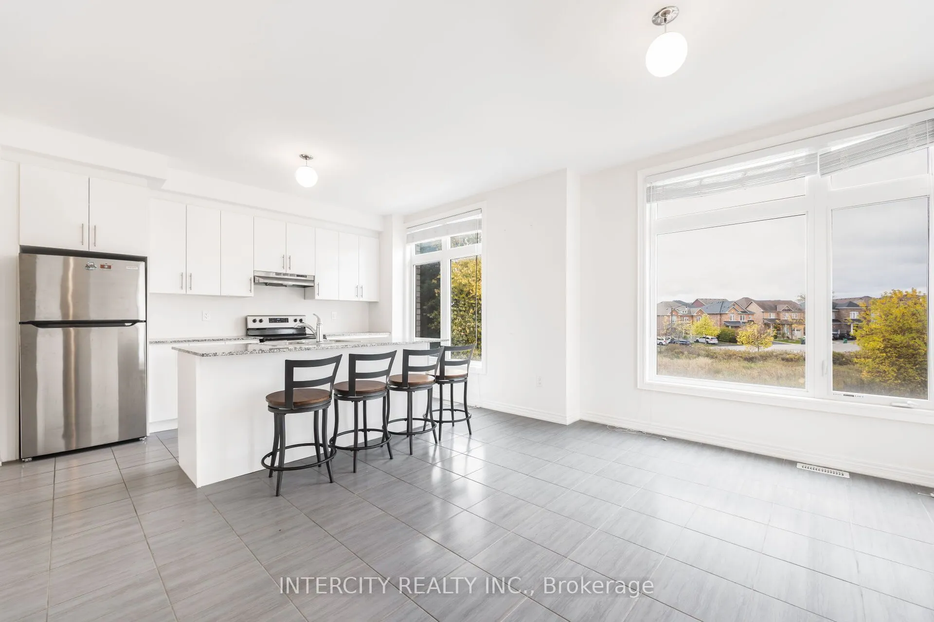 2 Queenpost Drive