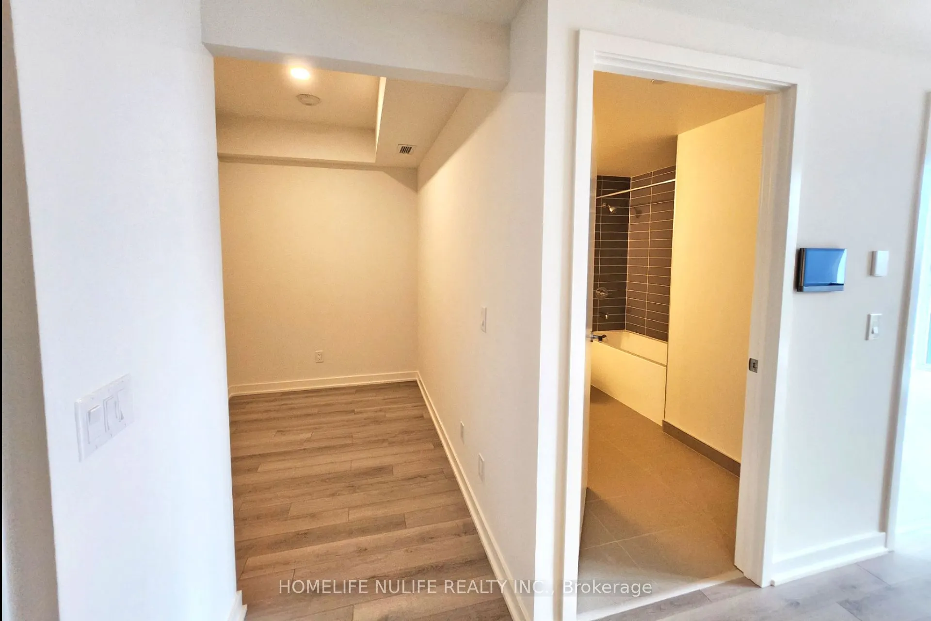 3079 Trafalgar Road, #1401