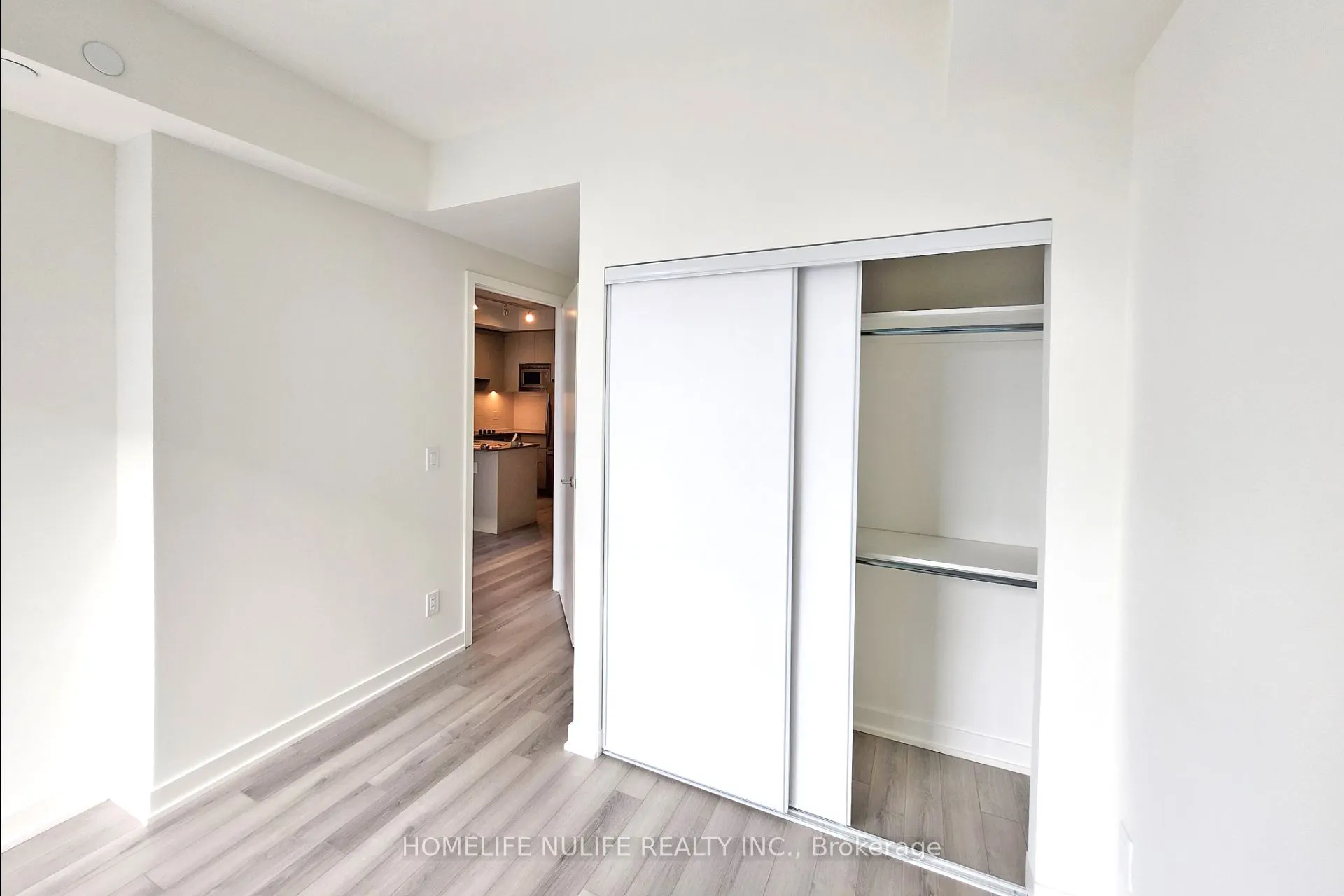 3079 Trafalgar Road, #1401