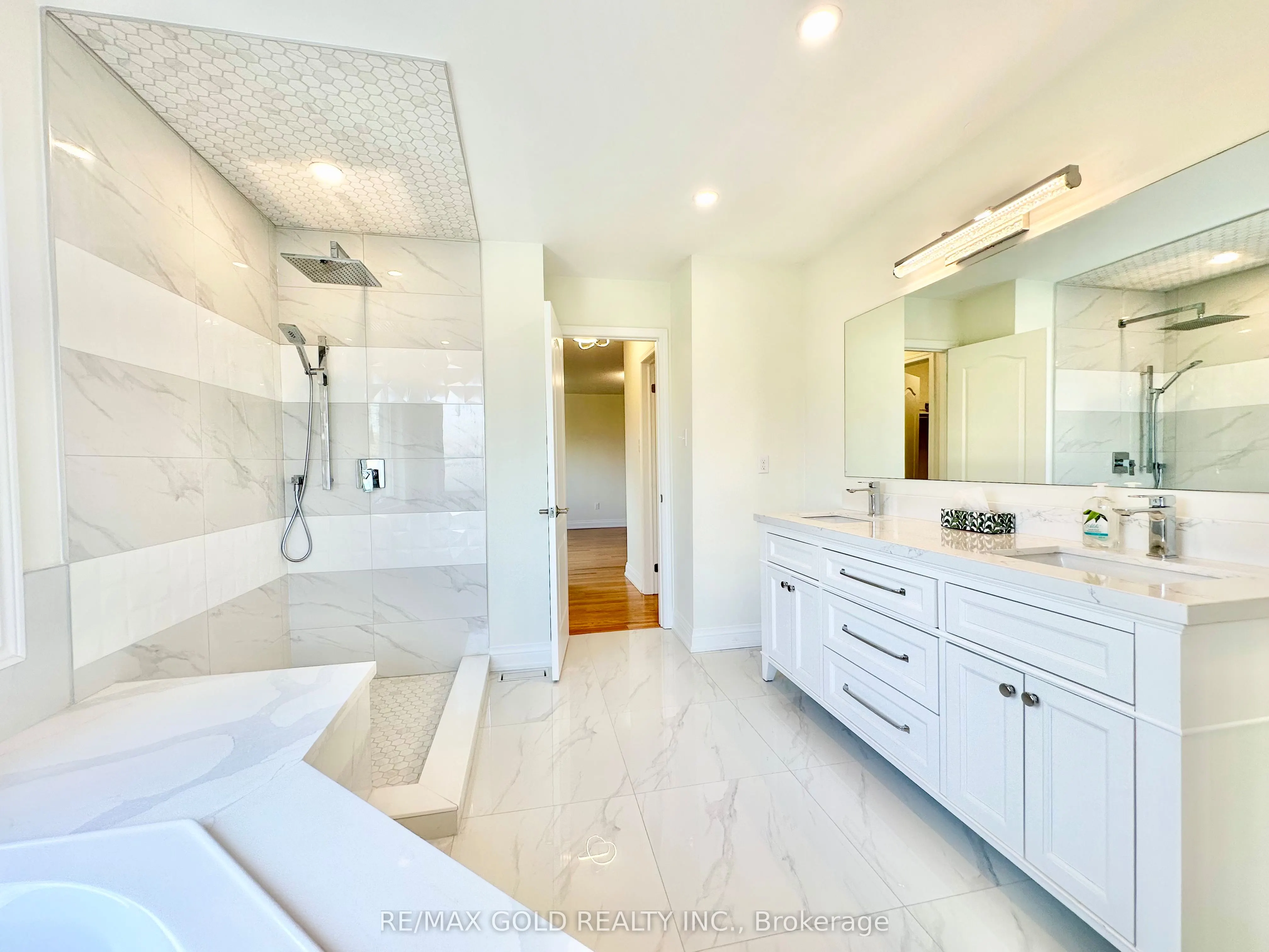 3401 Crompton Crescent