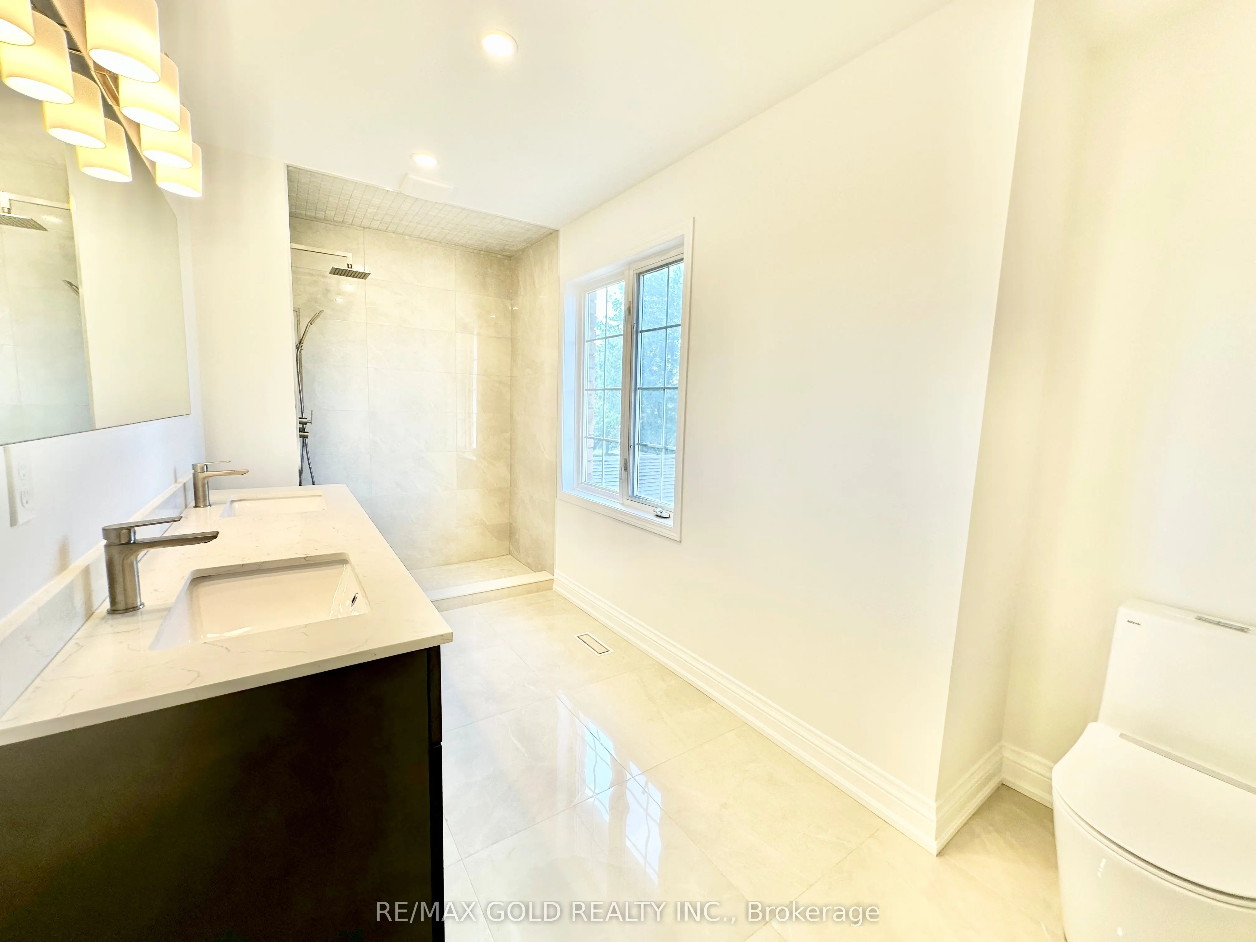 3401 Crompton Crescent