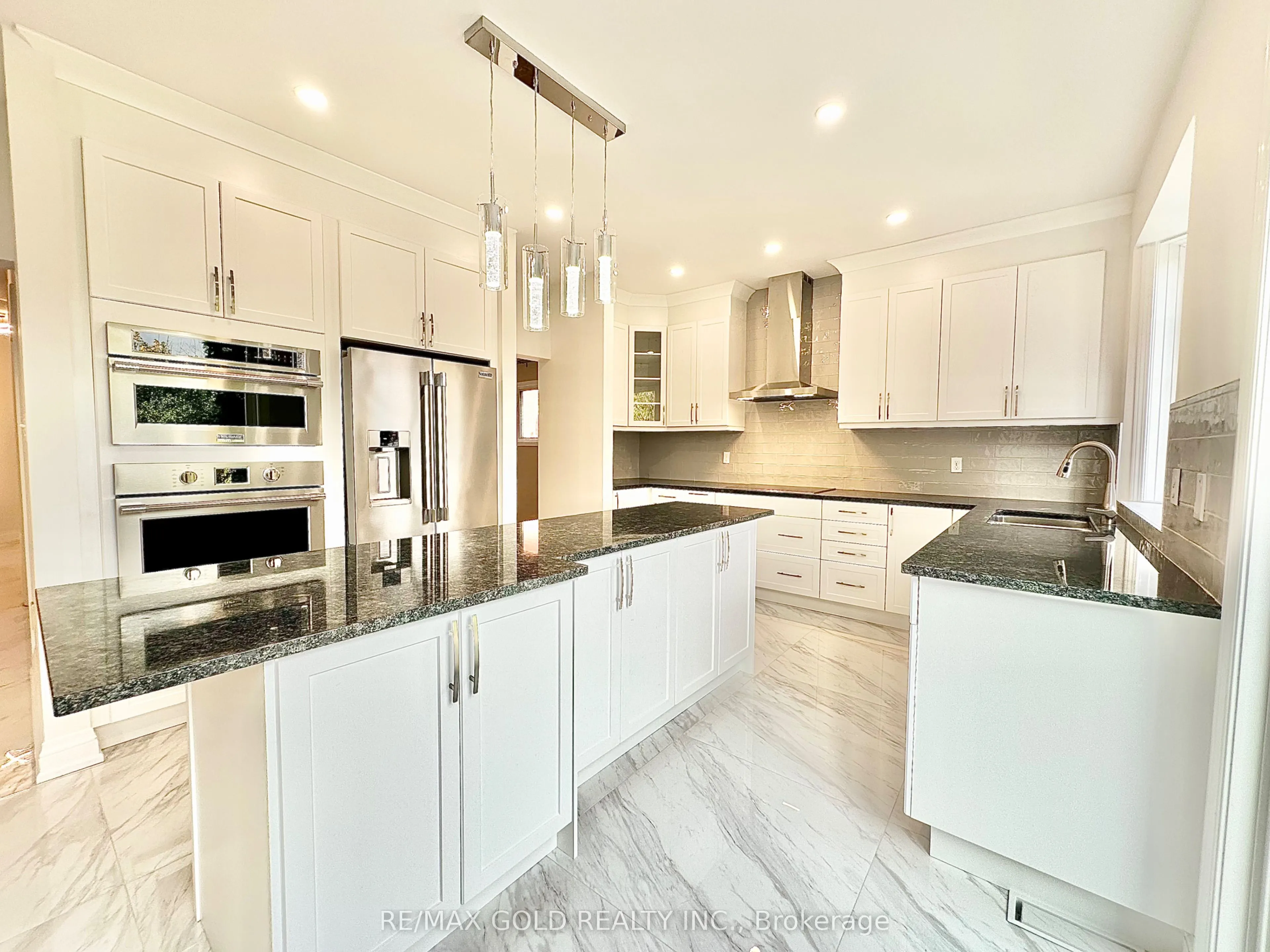 3401 Crompton Crescent