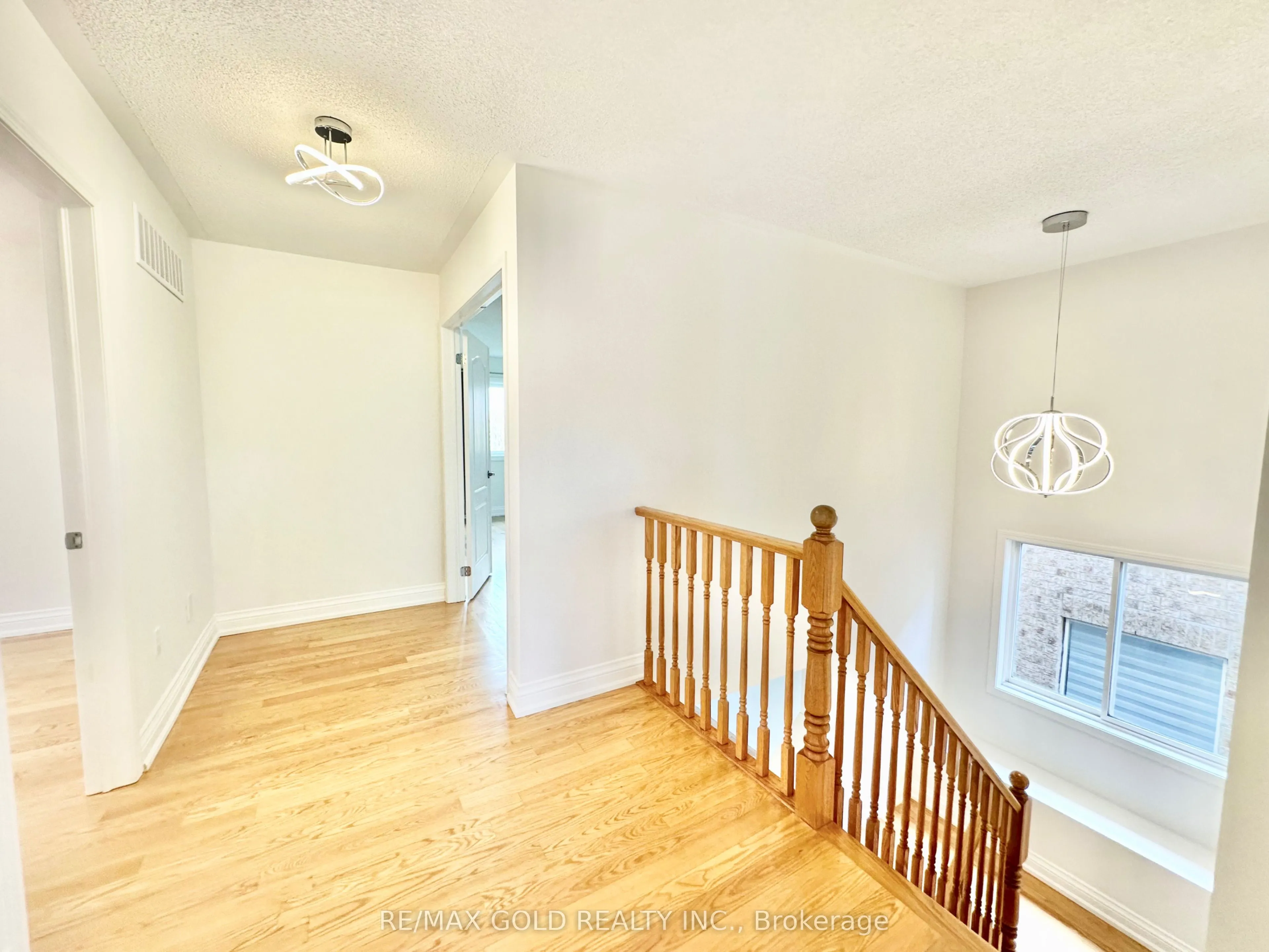 3401 Crompton Crescent