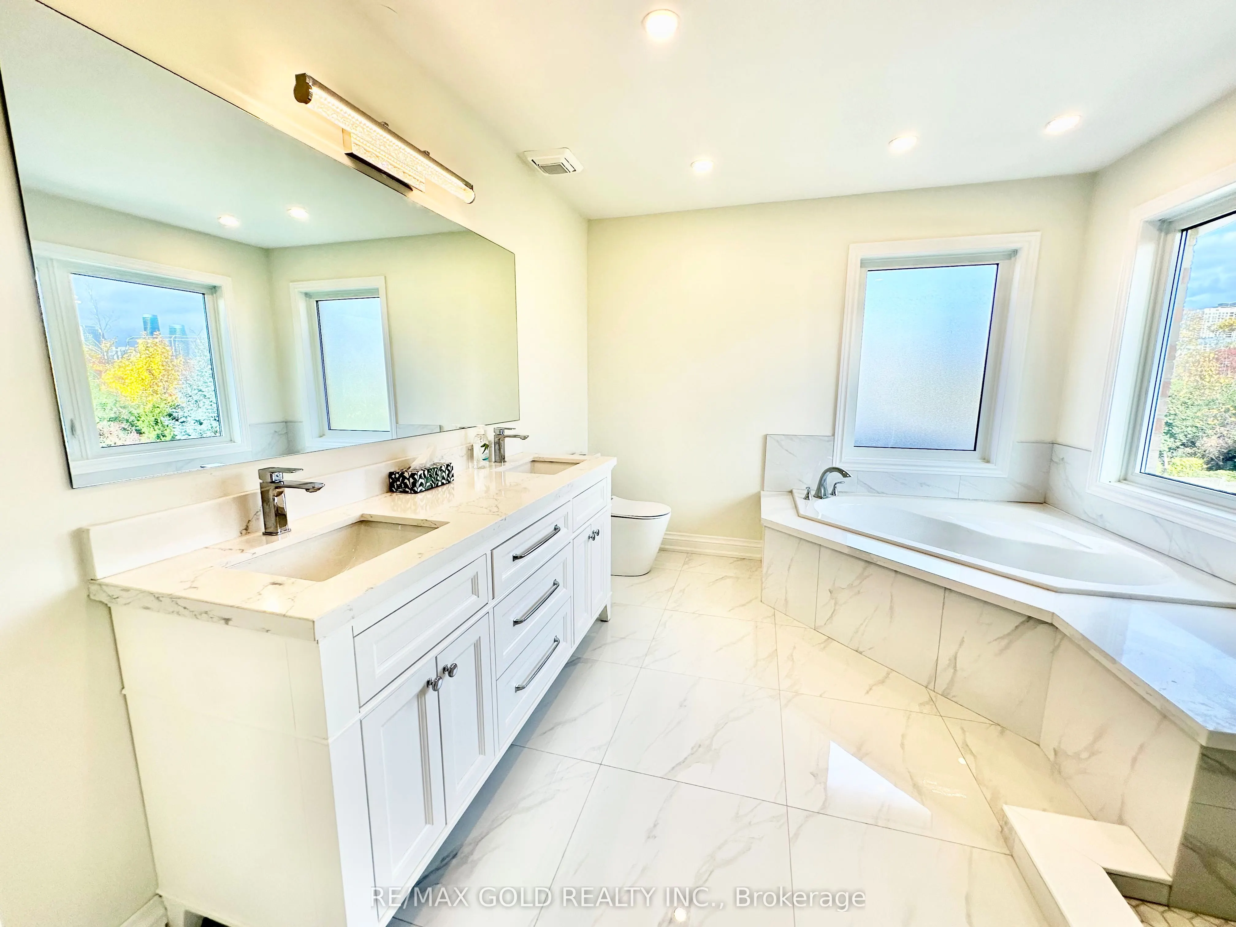 3401 Crompton Crescent