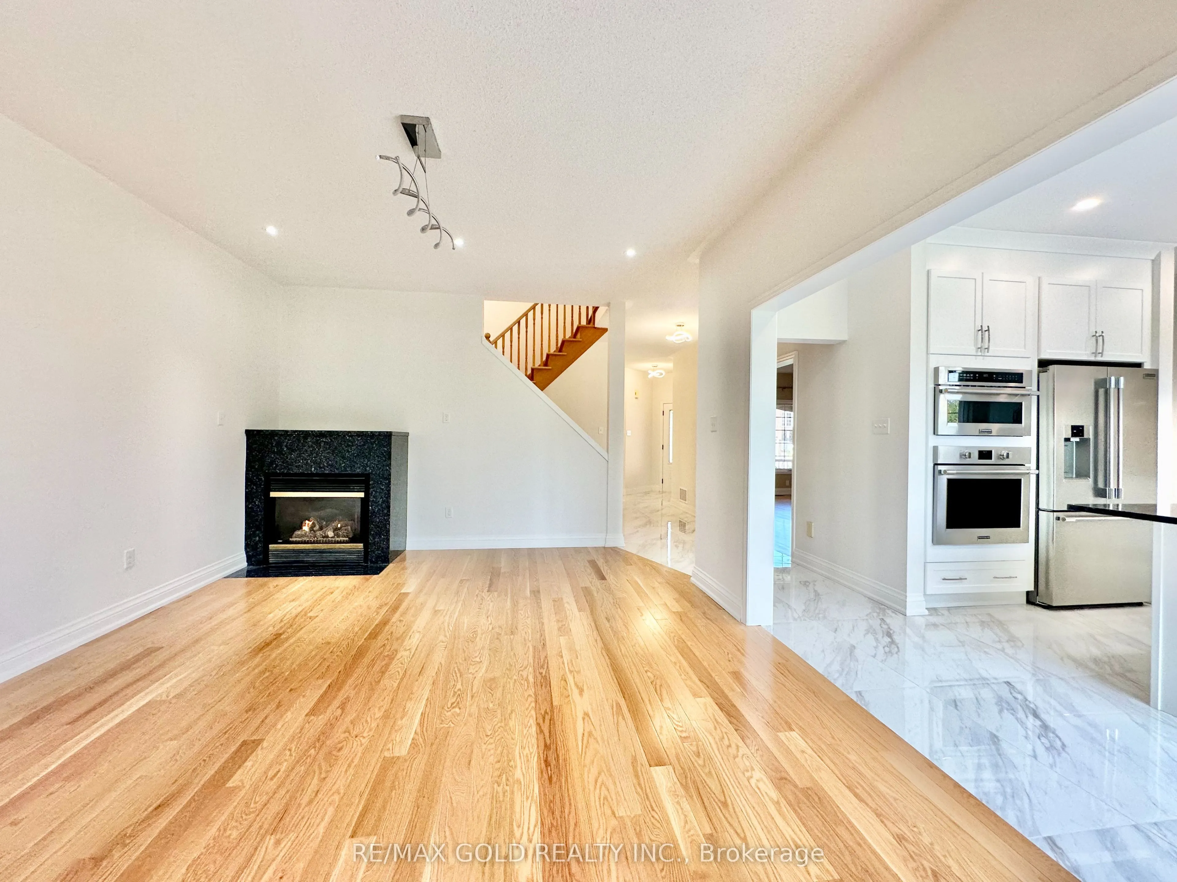 3401 Crompton Crescent