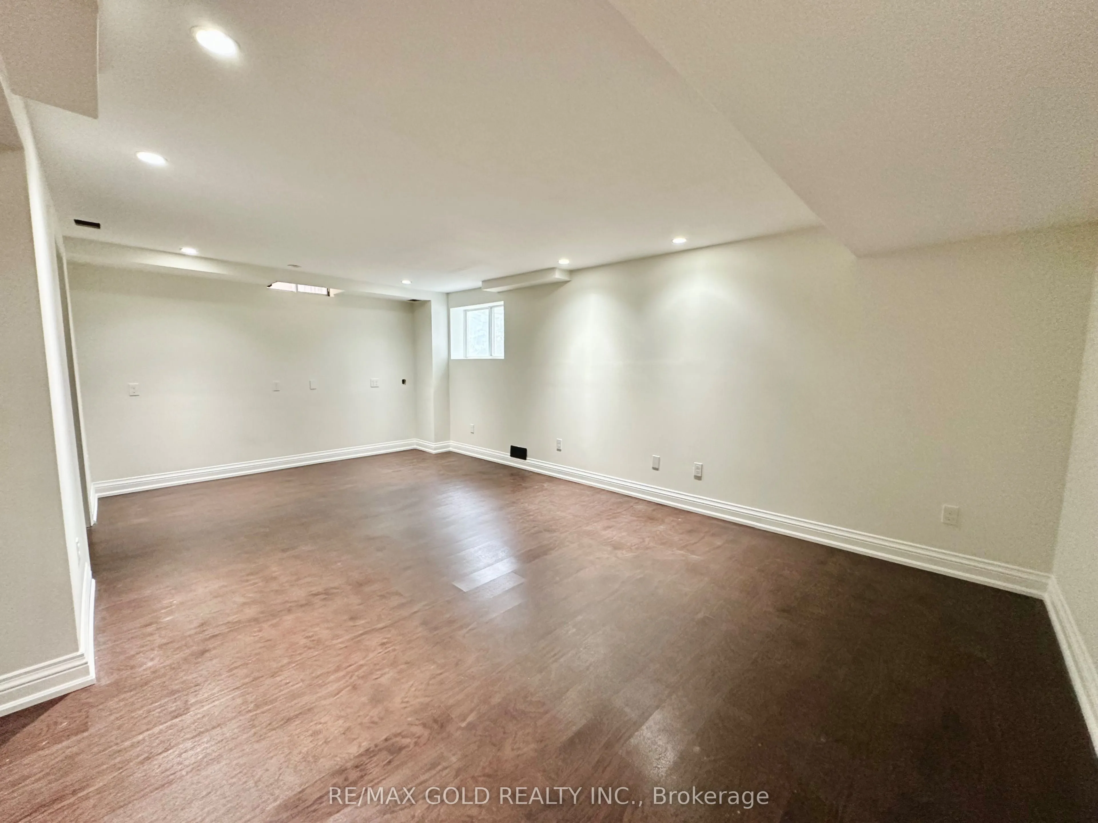 3401 Crompton Crescent