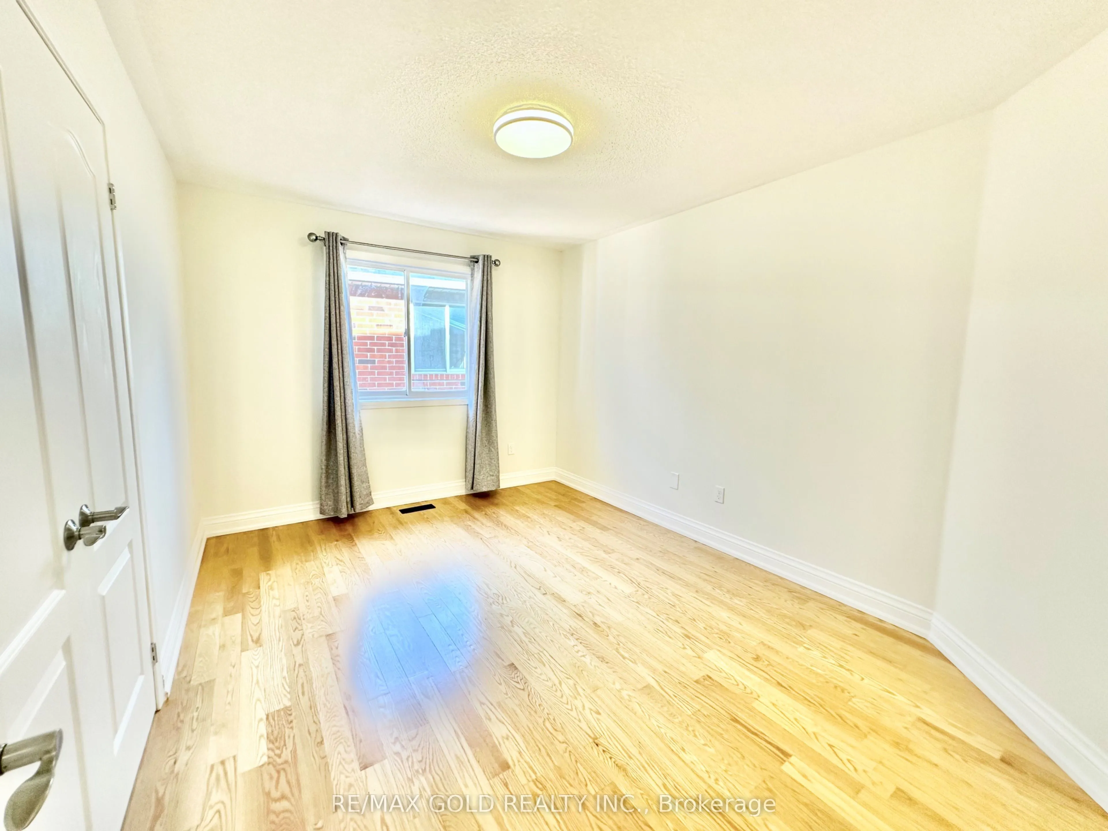 3401 Crompton Crescent