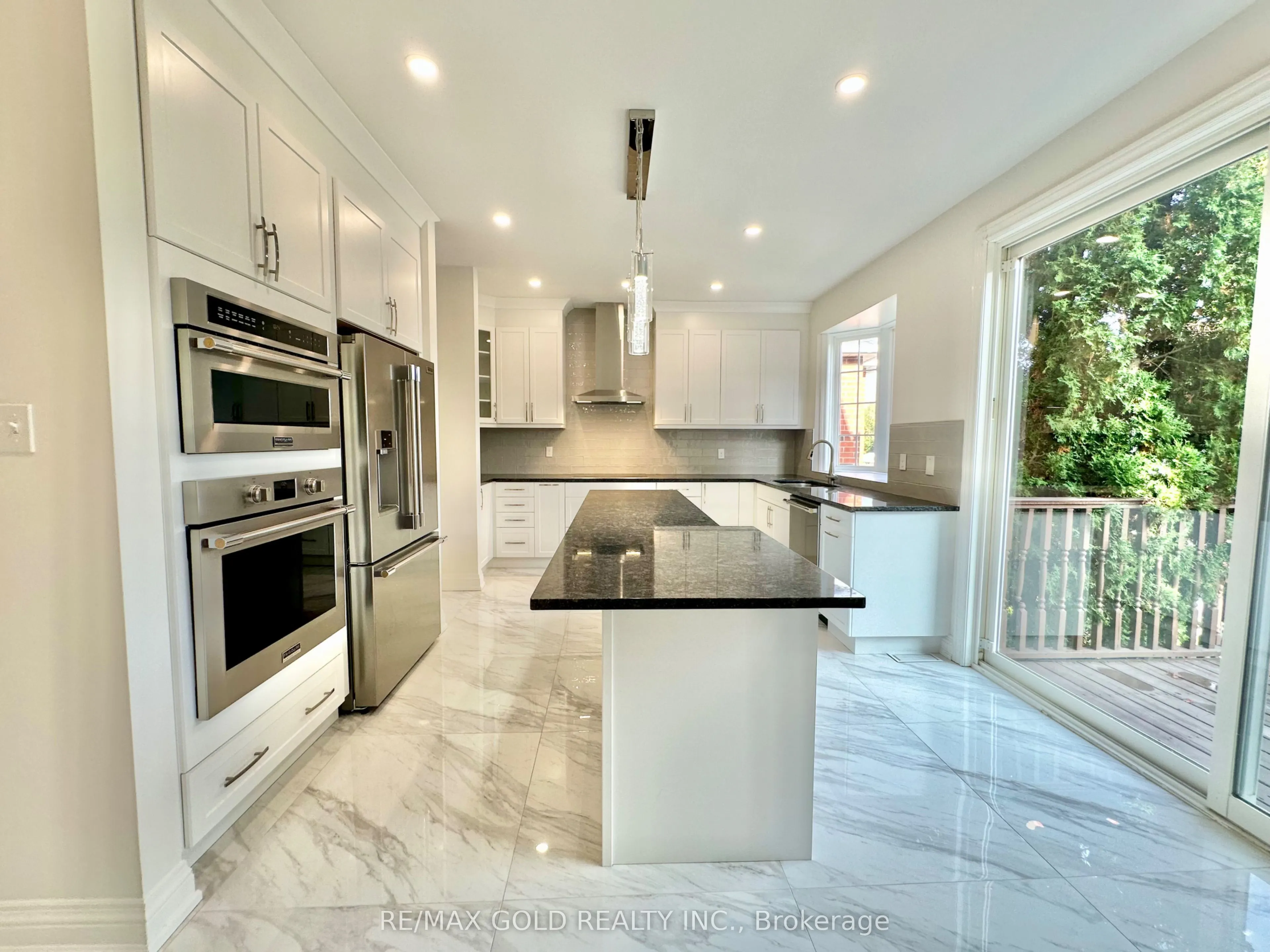 3401 Crompton Crescent