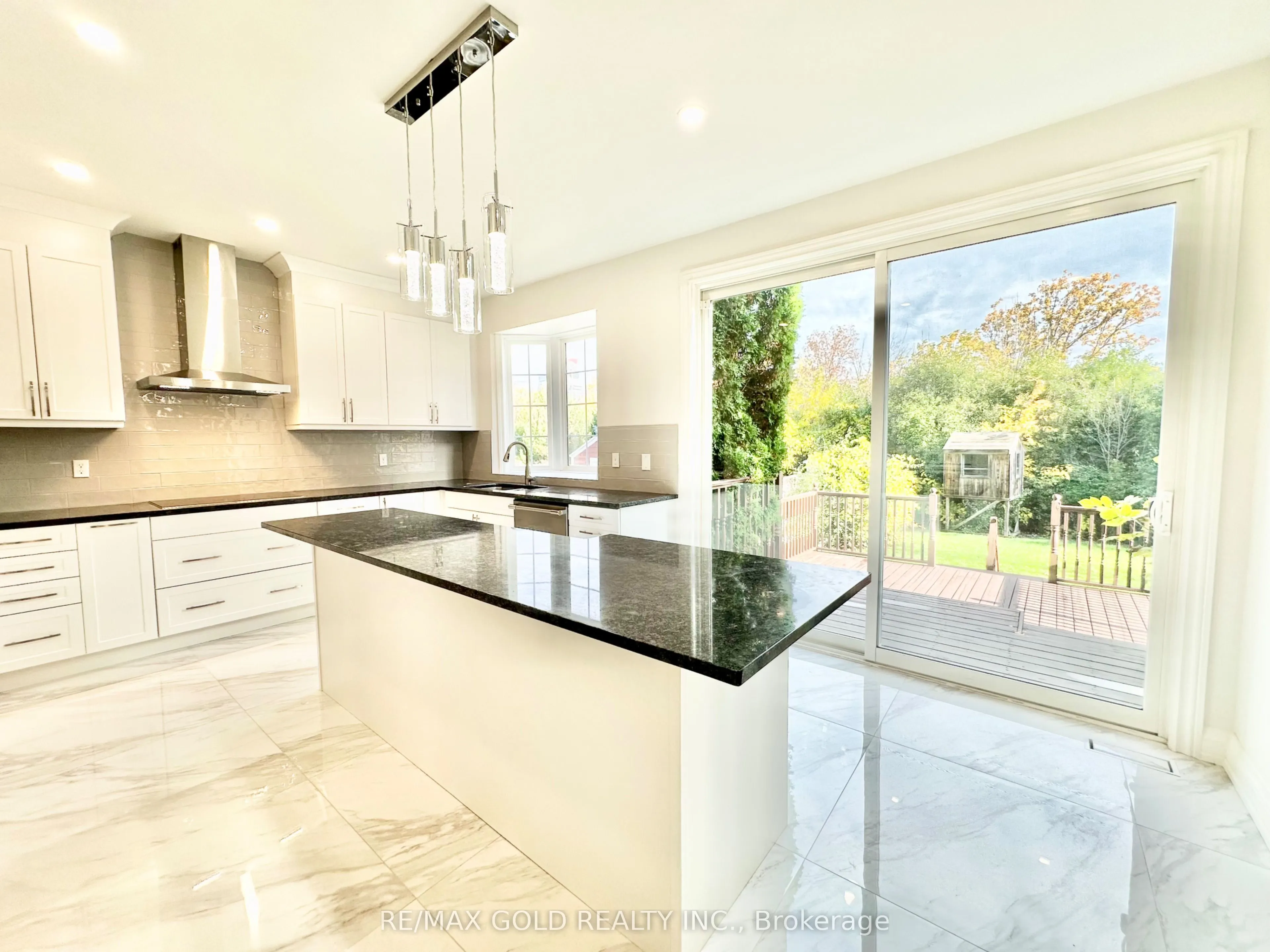 3401 Crompton Crescent