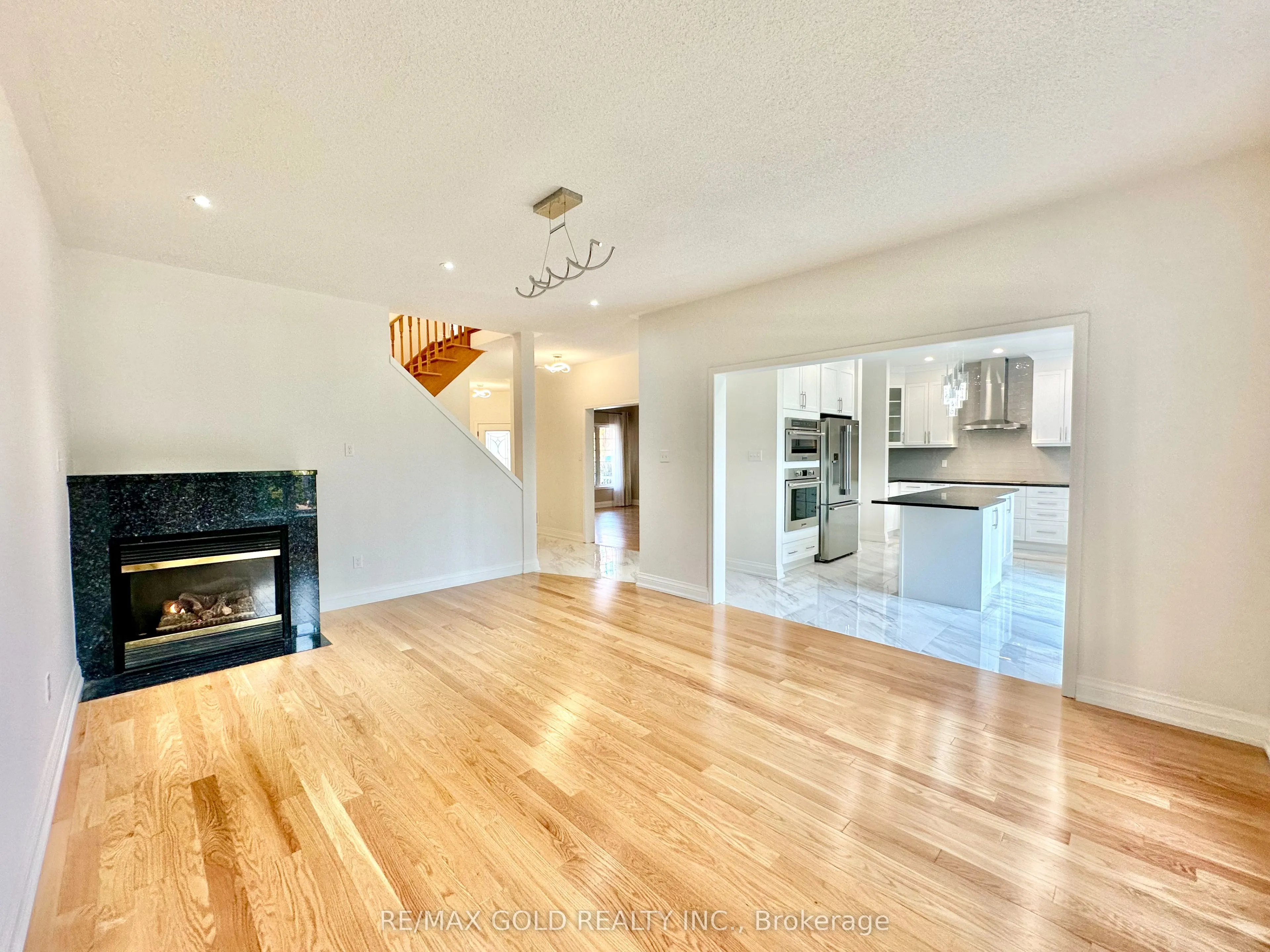 3401 Crompton Crescent