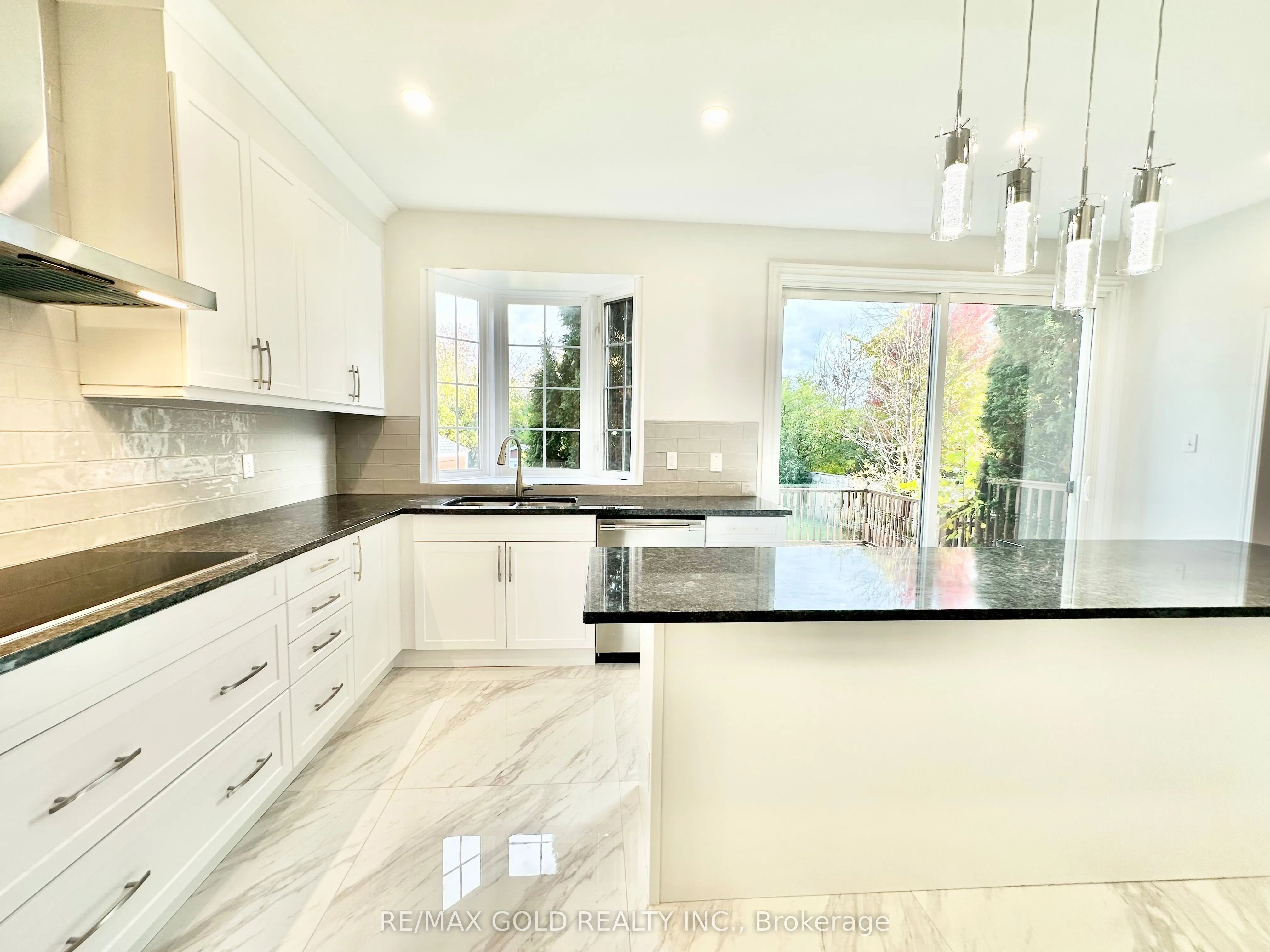 3401 Crompton Crescent