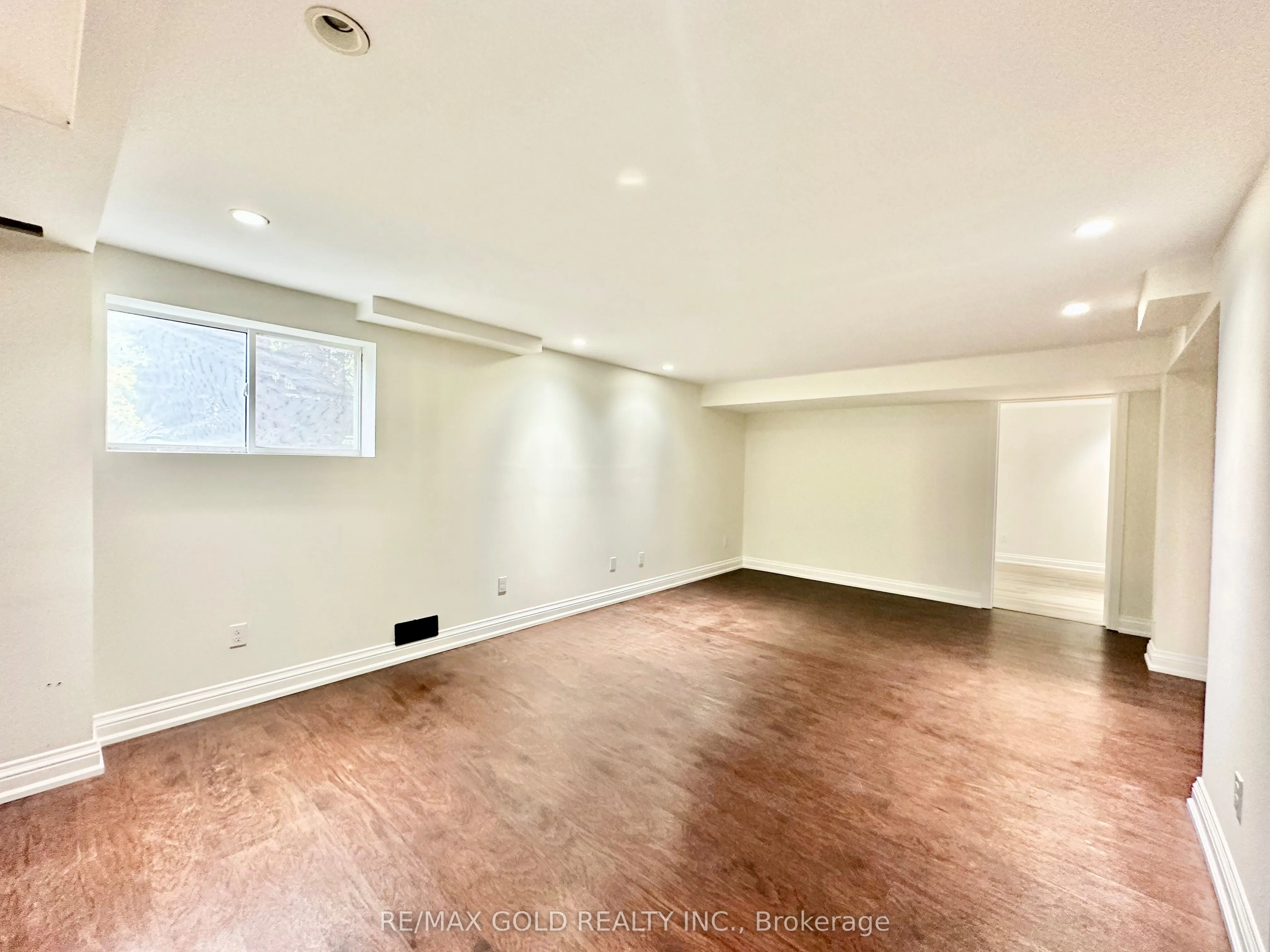 3401 Crompton Crescent