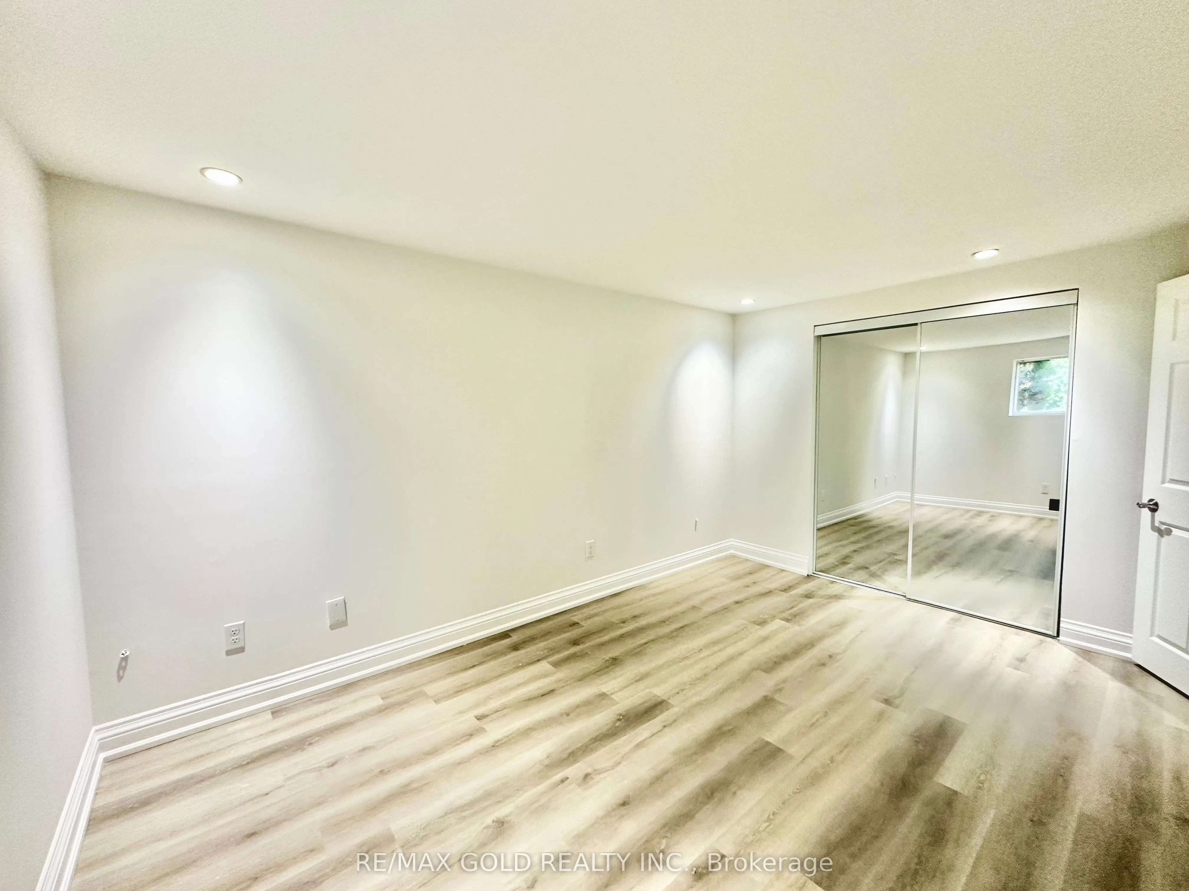 3401 Crompton Crescent