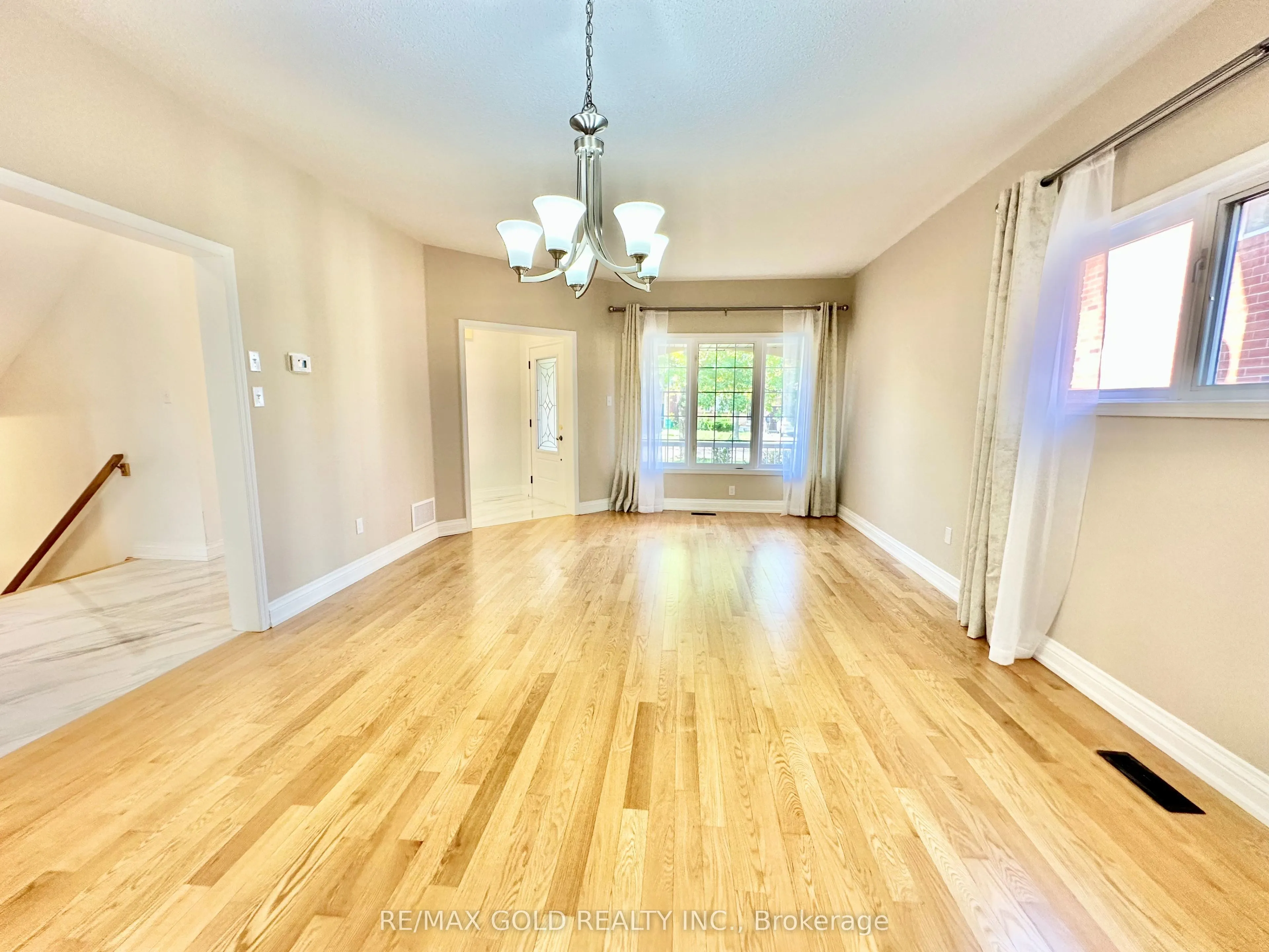 3401 Crompton Crescent