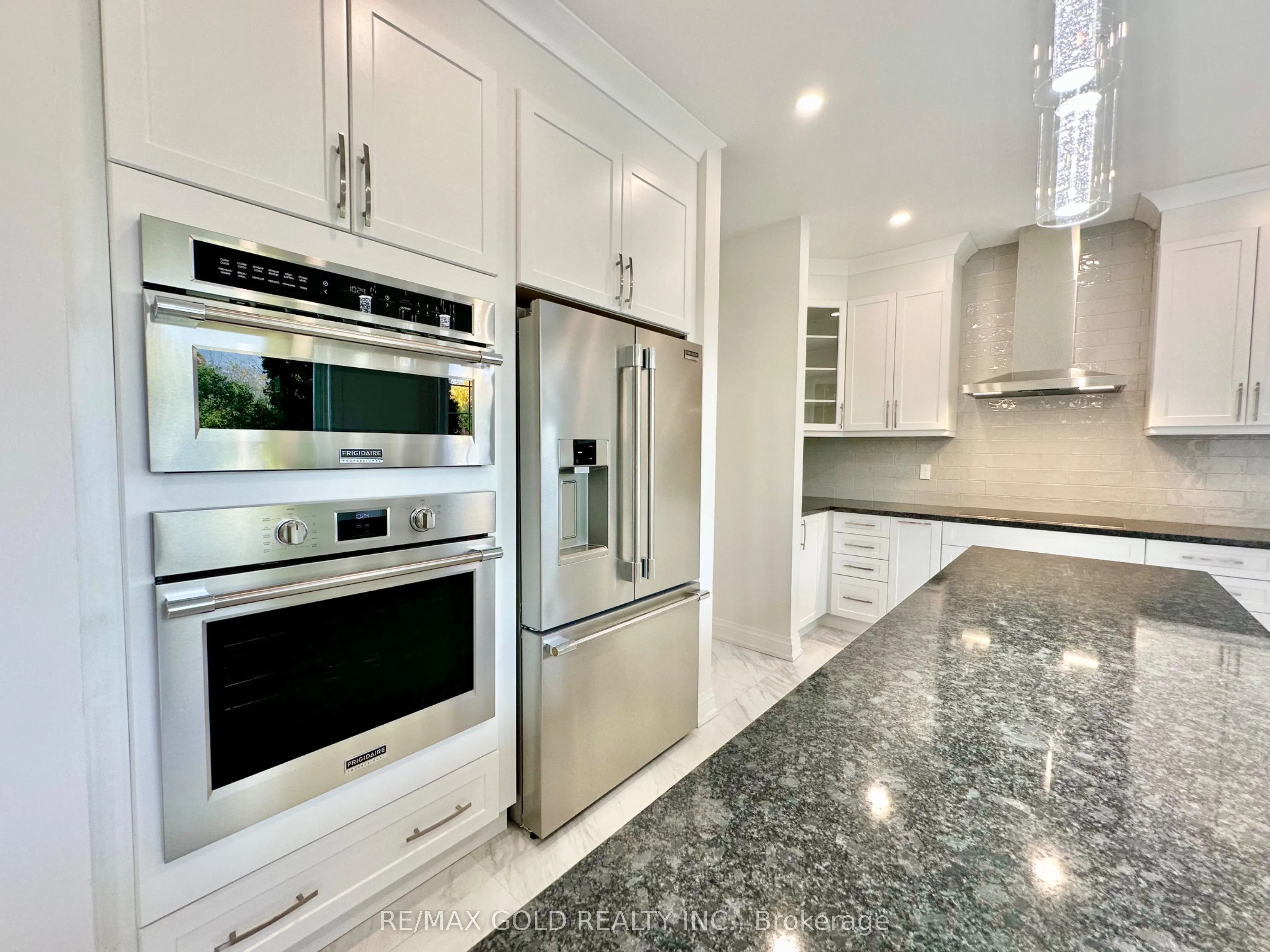 3401 Crompton Crescent